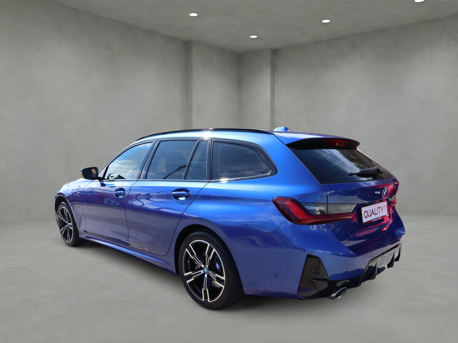 BMW 330e xDrive Touring-image-5