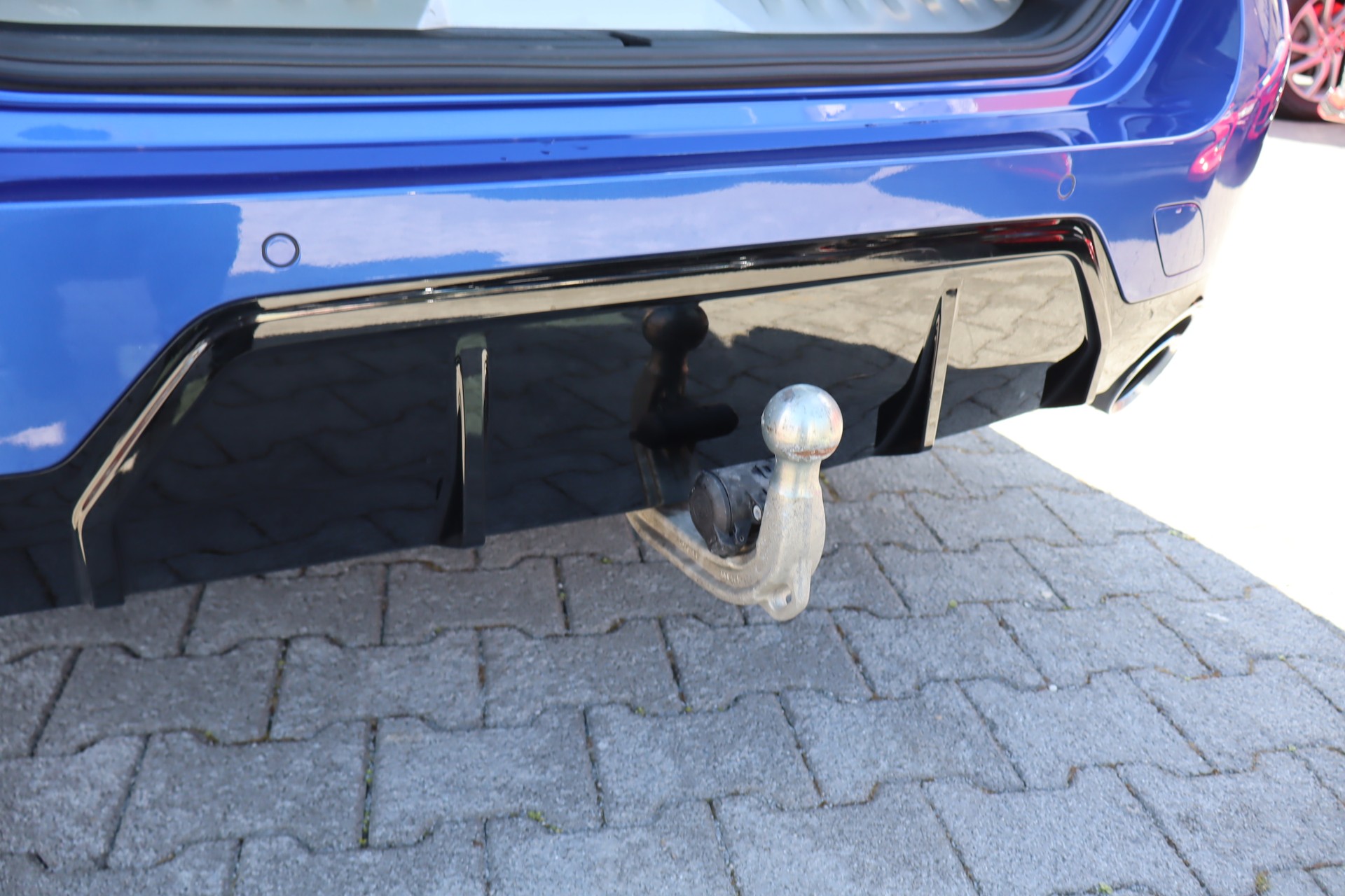 BMW 330e xDrive Touring-image-13