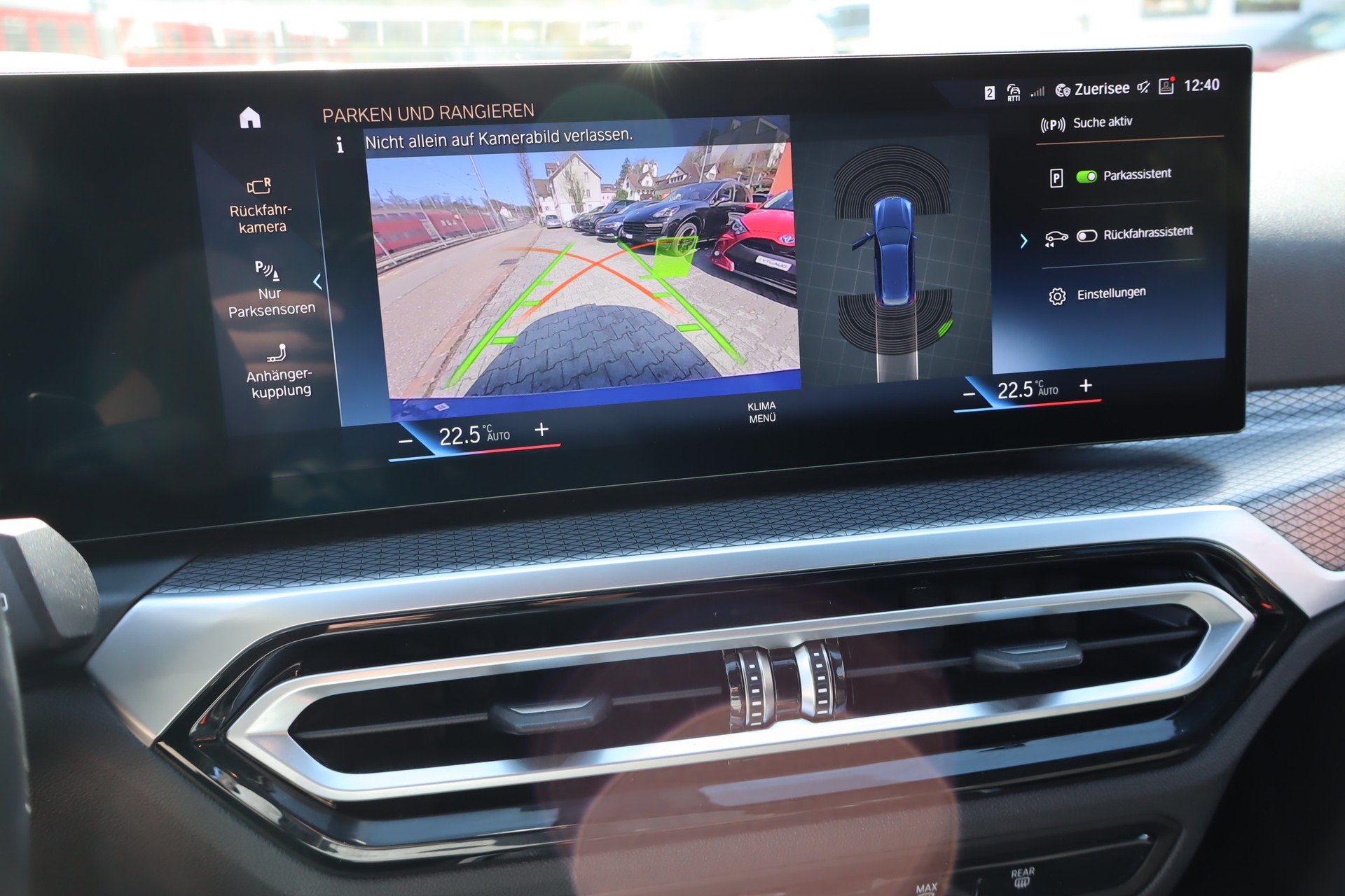BMW 330e xDrive Touring-image-9