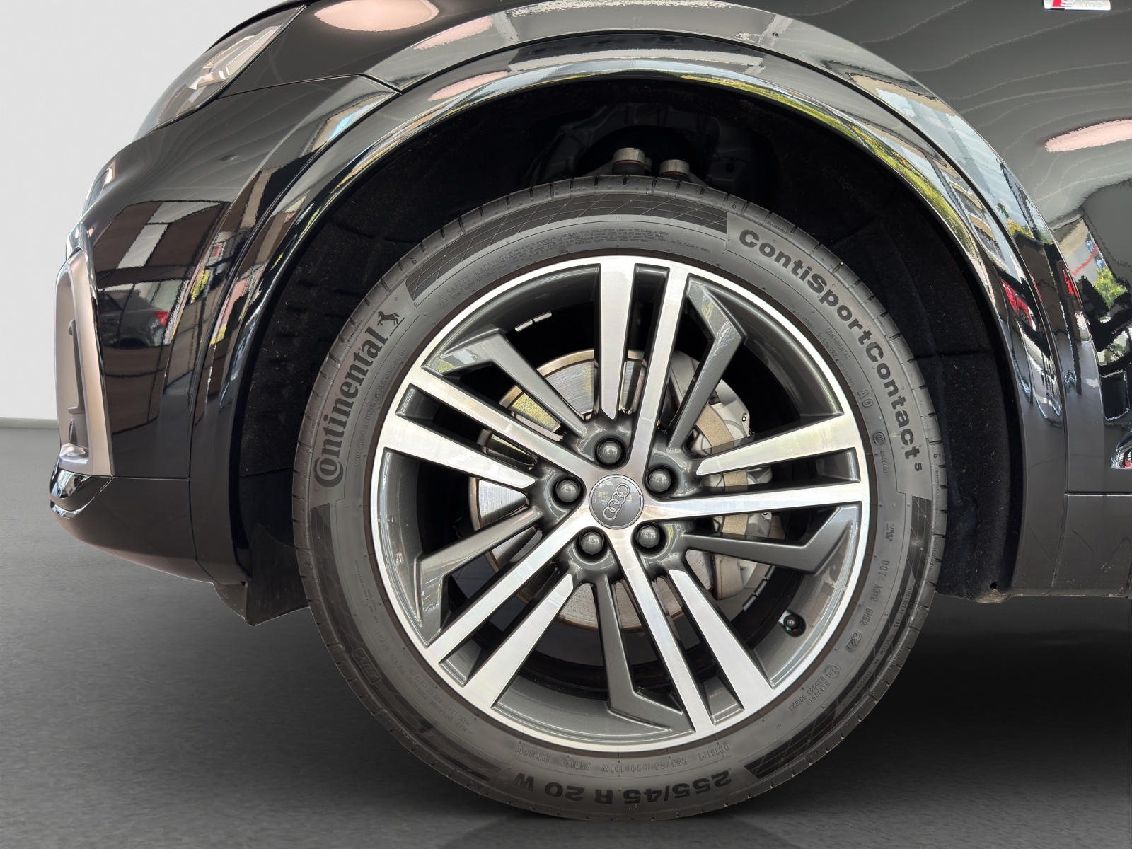 AUDI Q5 40 TDI quattro S-tronic-image-4