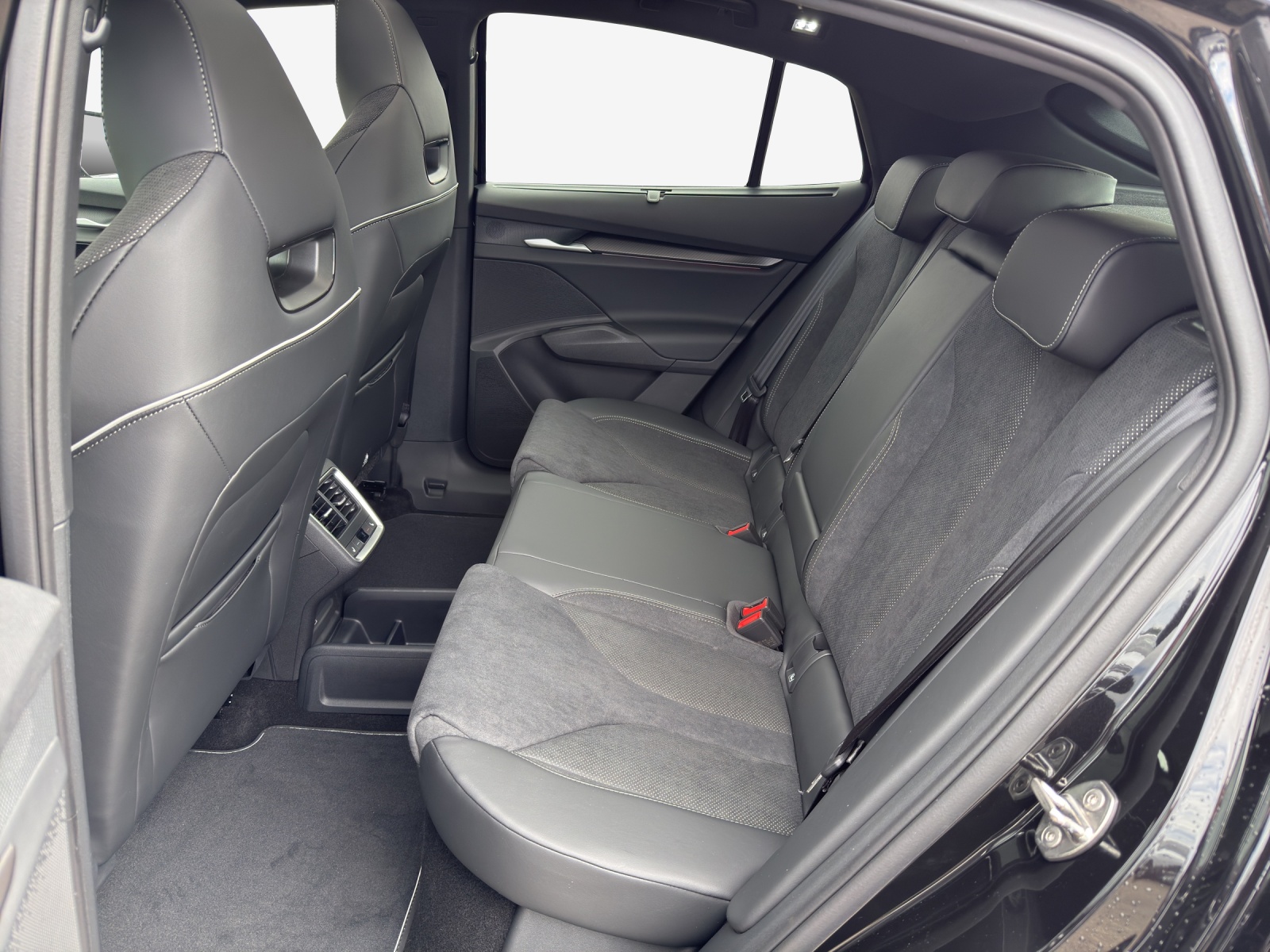 SKODA Enyaq Coupé Sportline 4x4-image-11