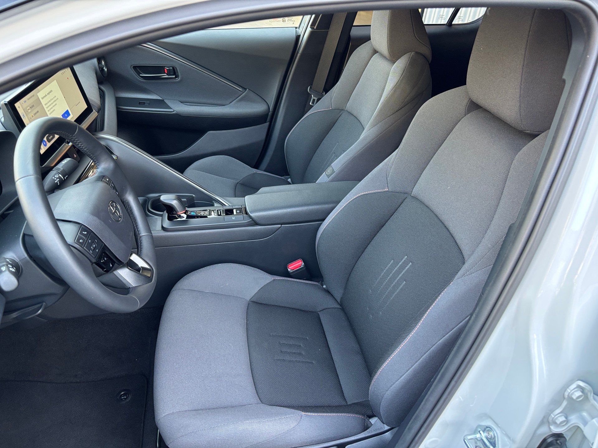 TOYOTA C-HR 2.0 HSD CVT Trend 4WD-image-5