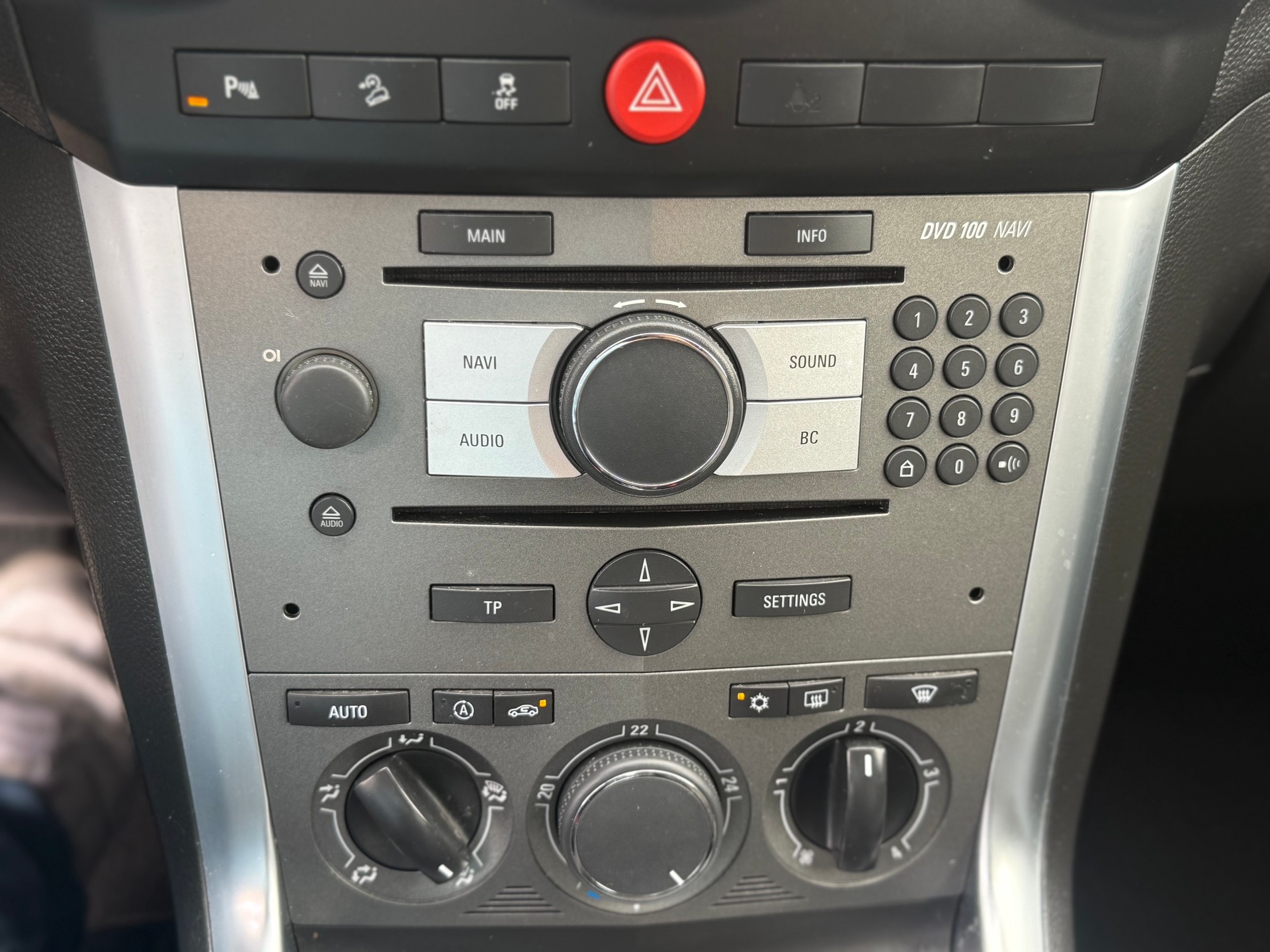 OPEL Antara 2.4 Cosmo 4WD-image-15