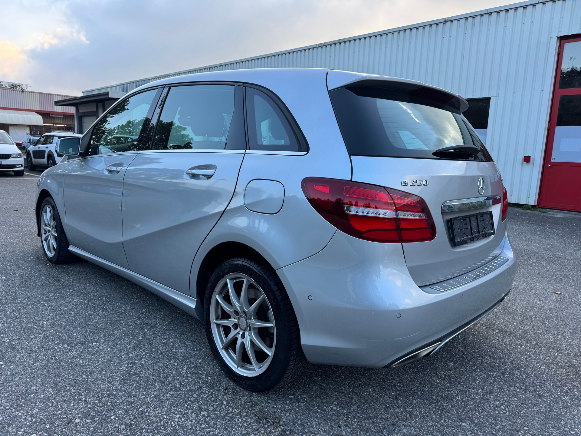 MERCEDES-BENZ B 250 Urban 4Matic 7G-DCT-image-4