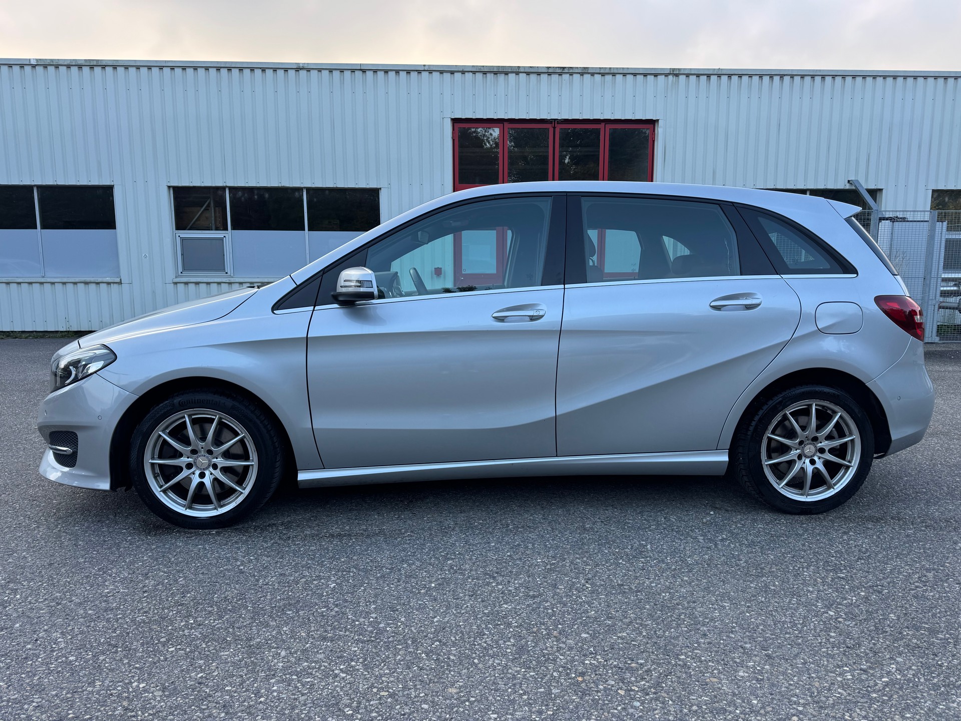 MERCEDES-BENZ B 250 Urban 4Matic 7G-DCT-image-2