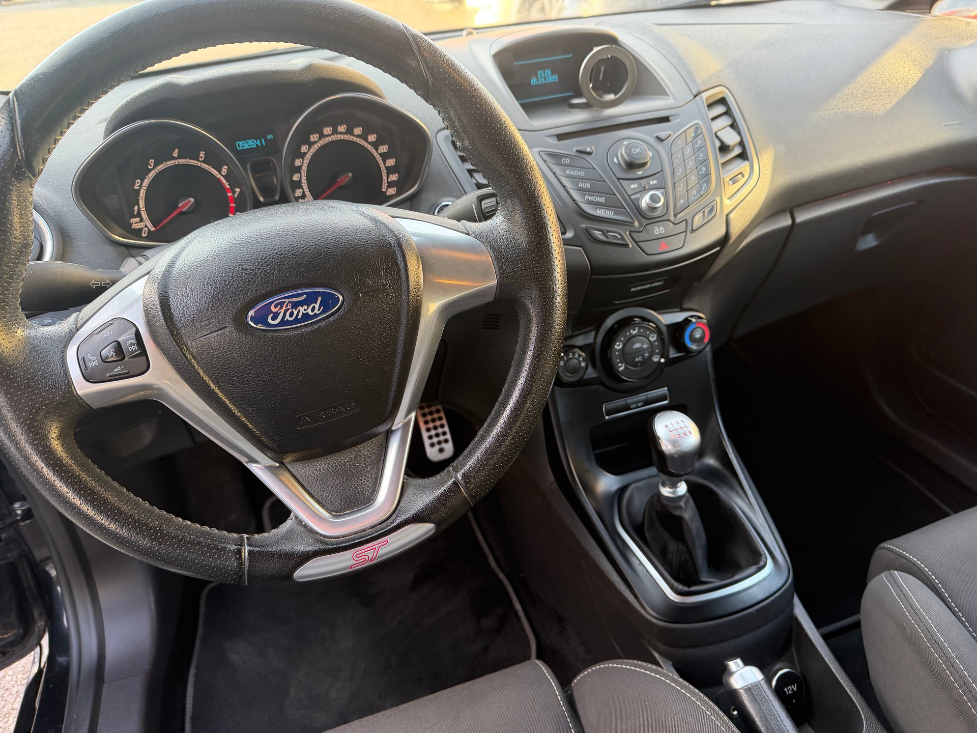 FORD Fiesta 1.6 SCTi-image-11