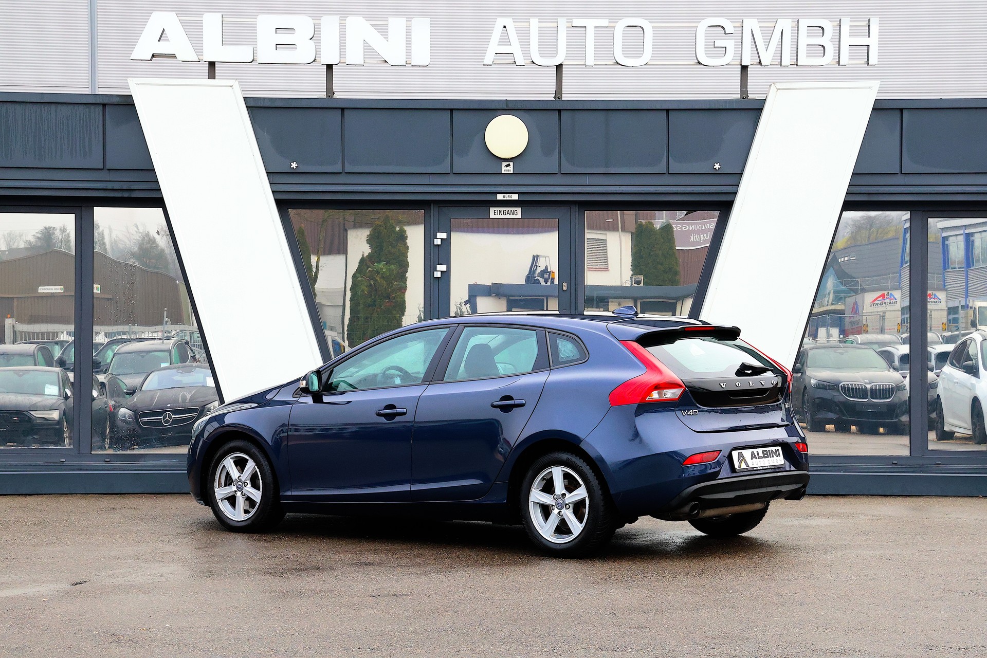 VOLVO V40 T2 Kinetic-image-3
