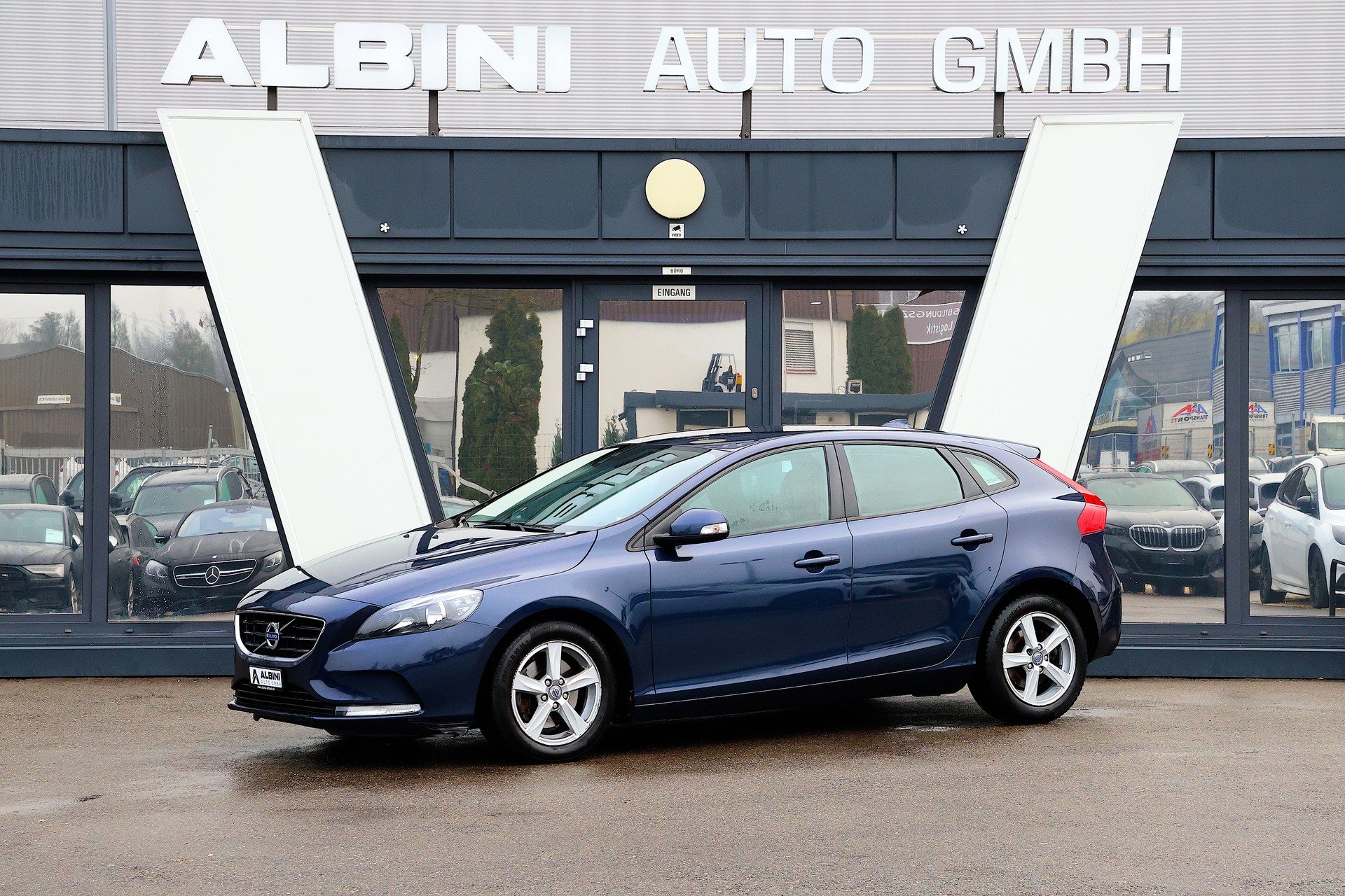 VOLVO V40 T2 Kinetic-image-0