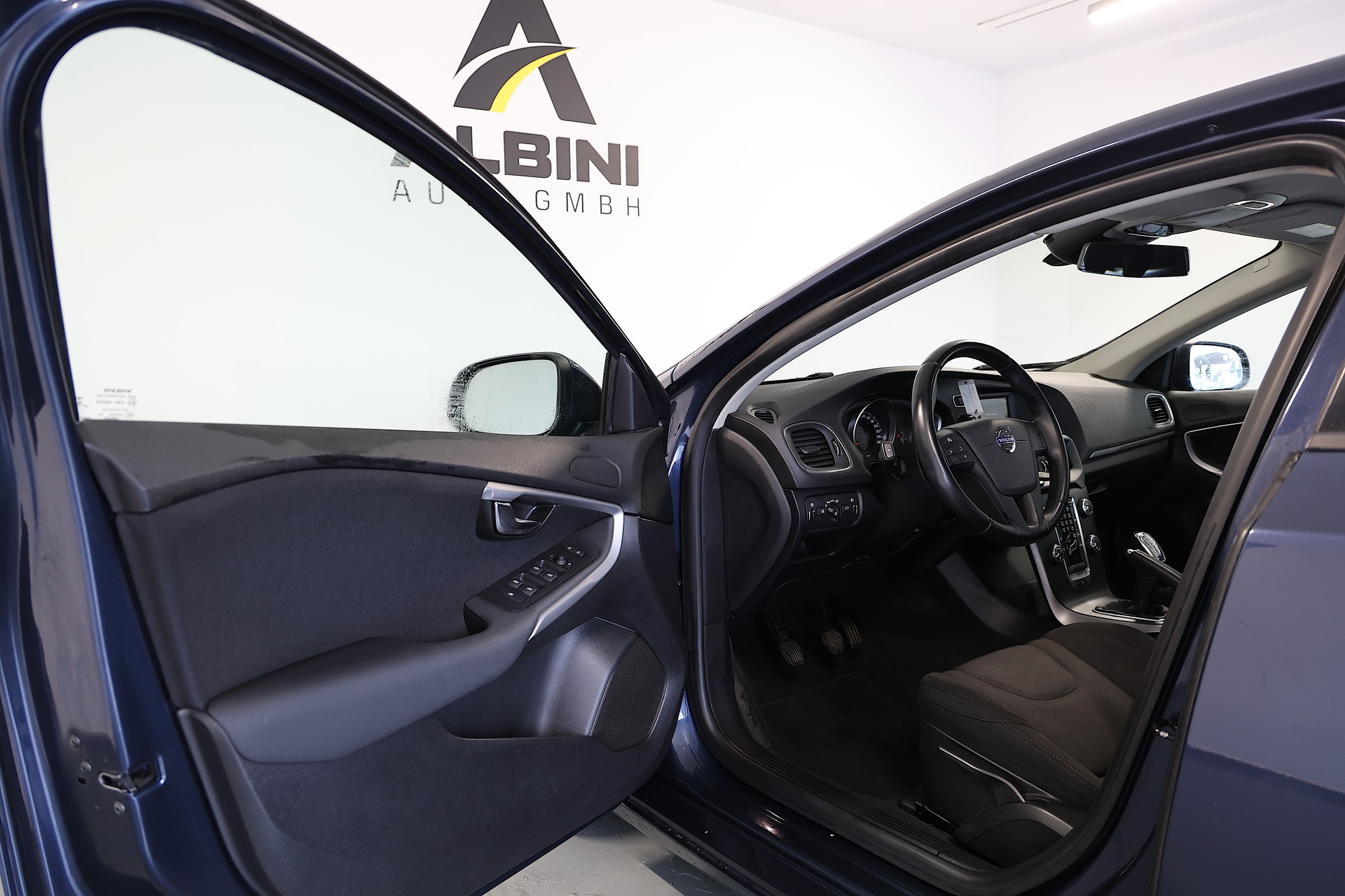 VOLVO V40 T2 Kinetic-image-4