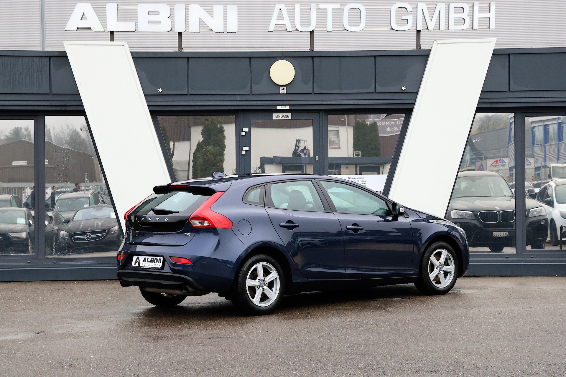 VOLVO V40 T2 Kinetic-image-2