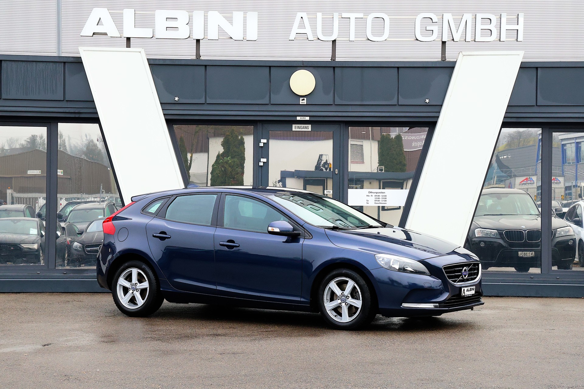 VOLVO V40 T2 Kinetic-image-1