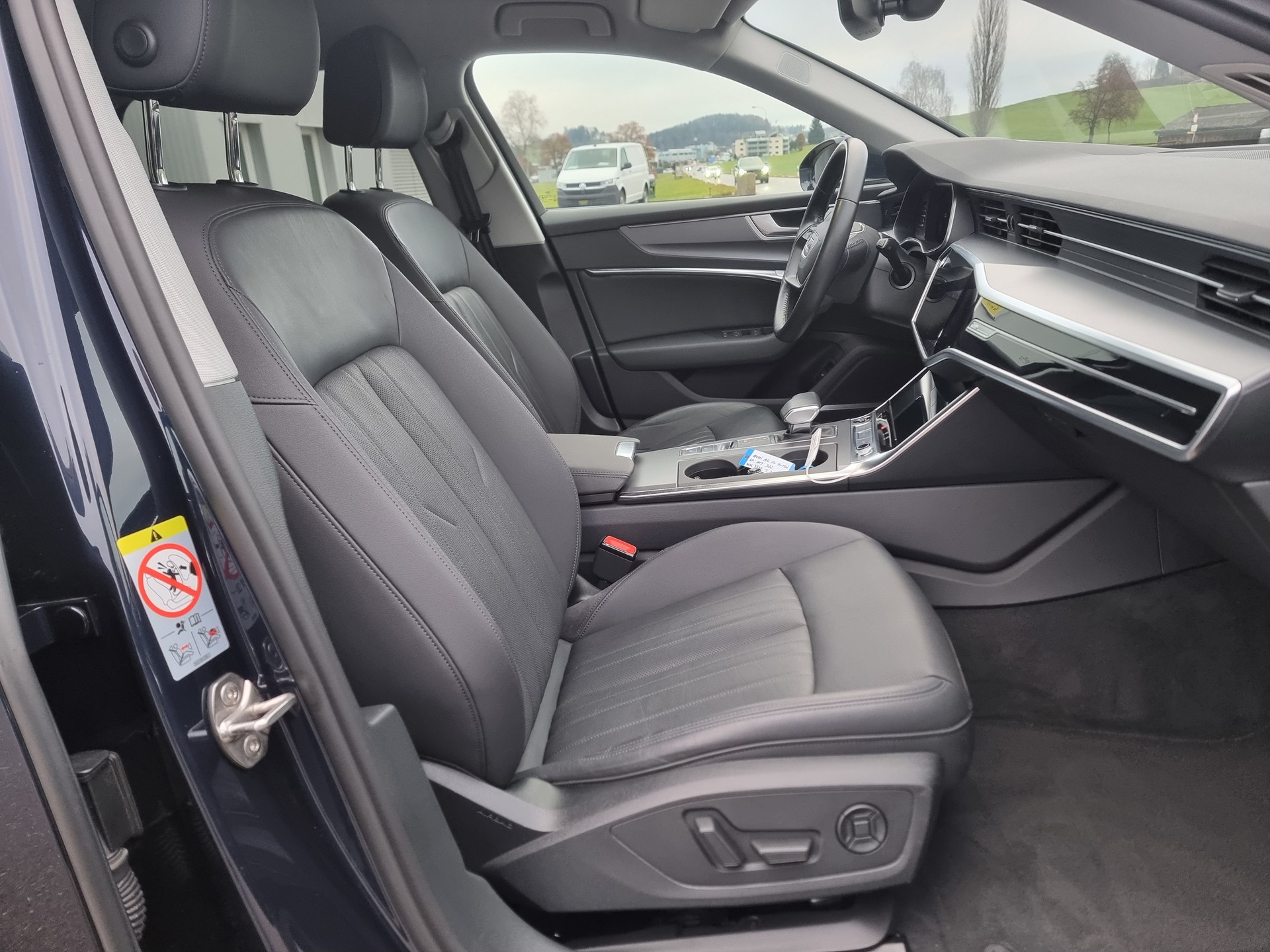 AUDI A6 Avant 40TDI Attraction S-tronic-image-11