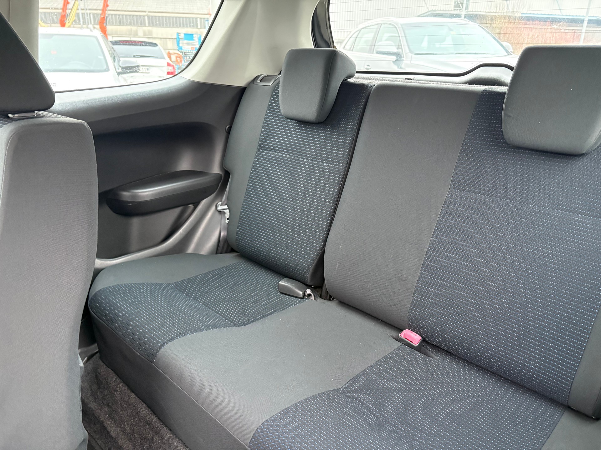 SUZUKI Swift 1.3i 16V GL-image-10
