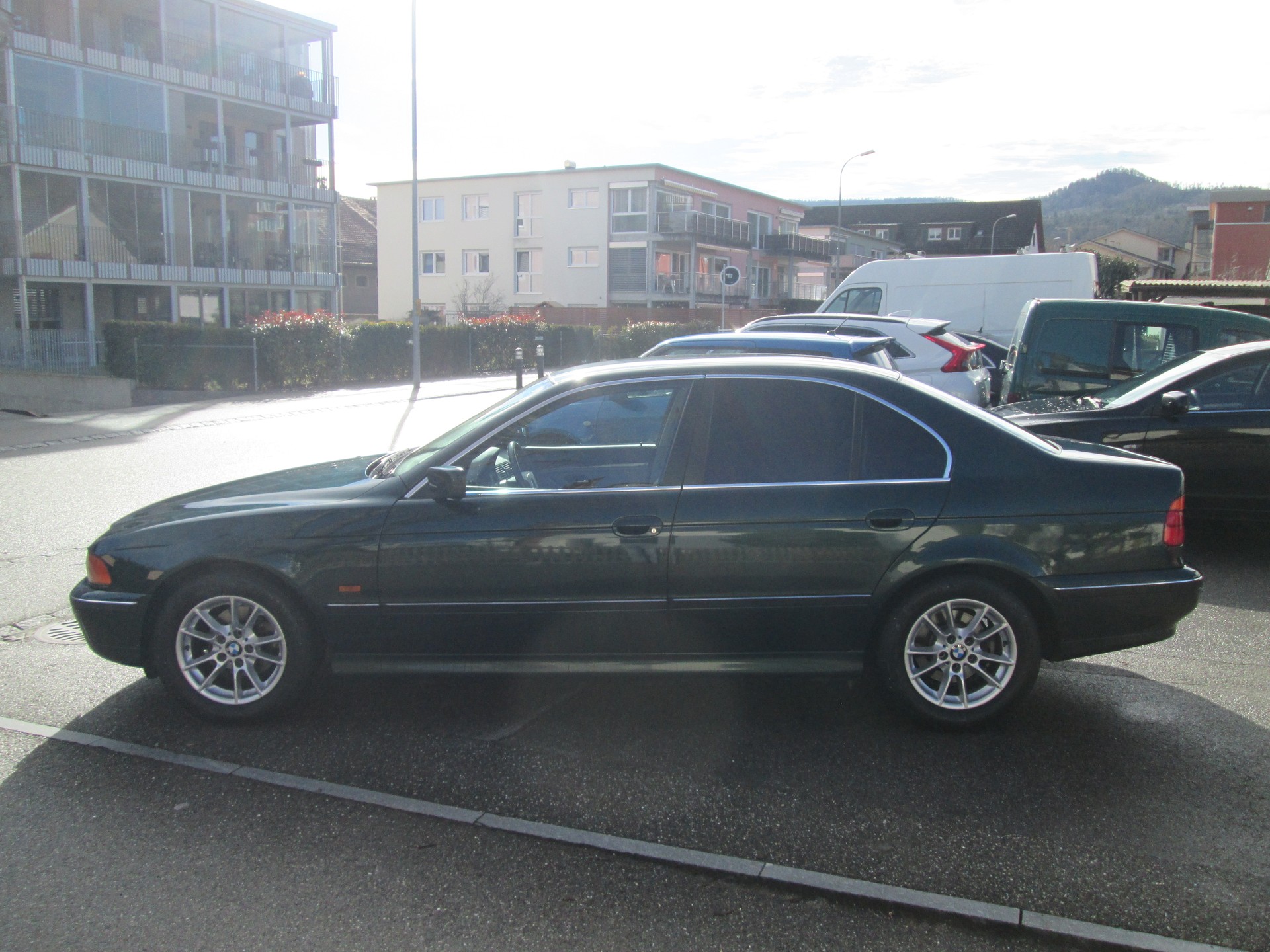 BMW 523i-image-1