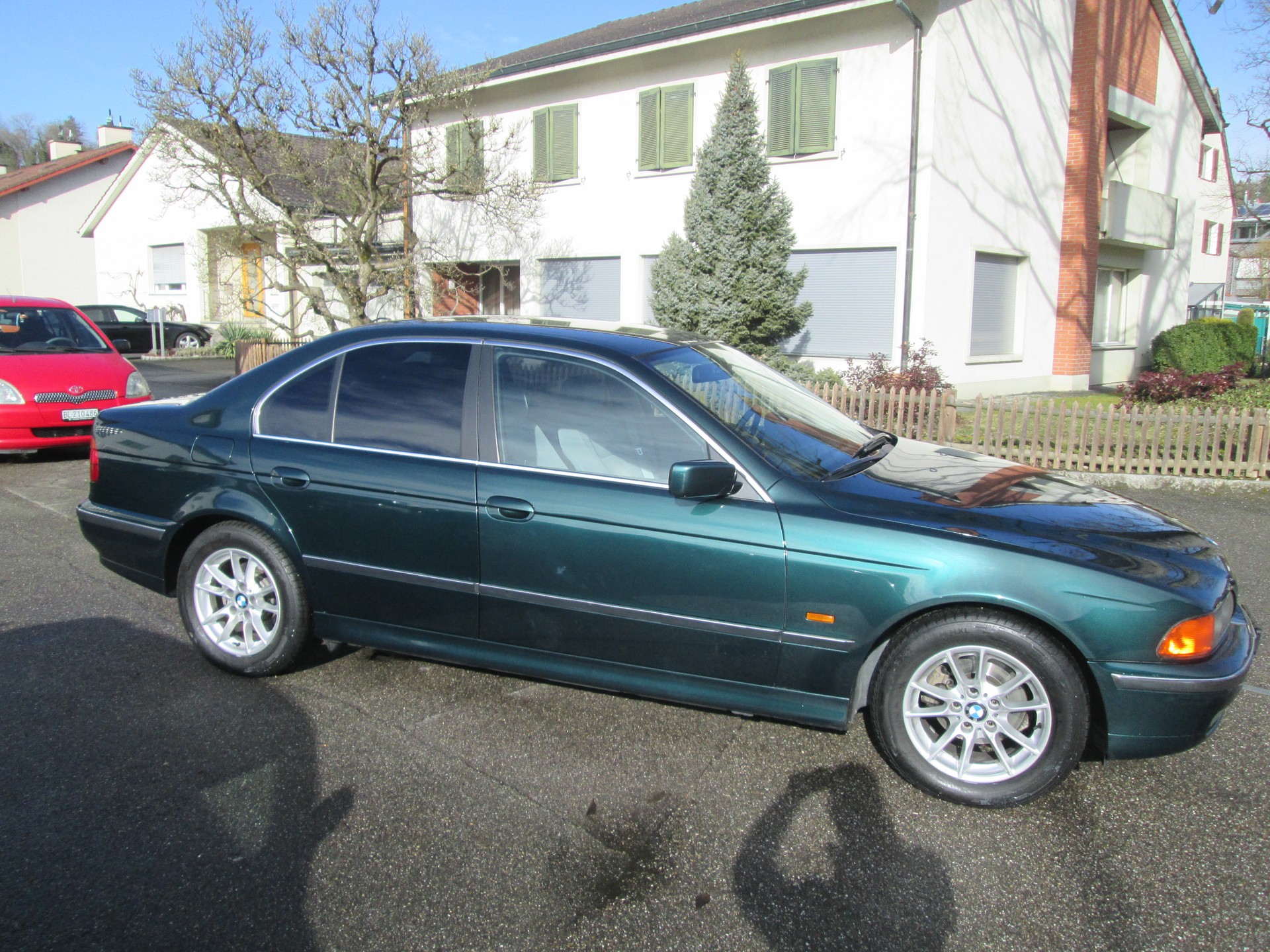 BMW 523i-image-5