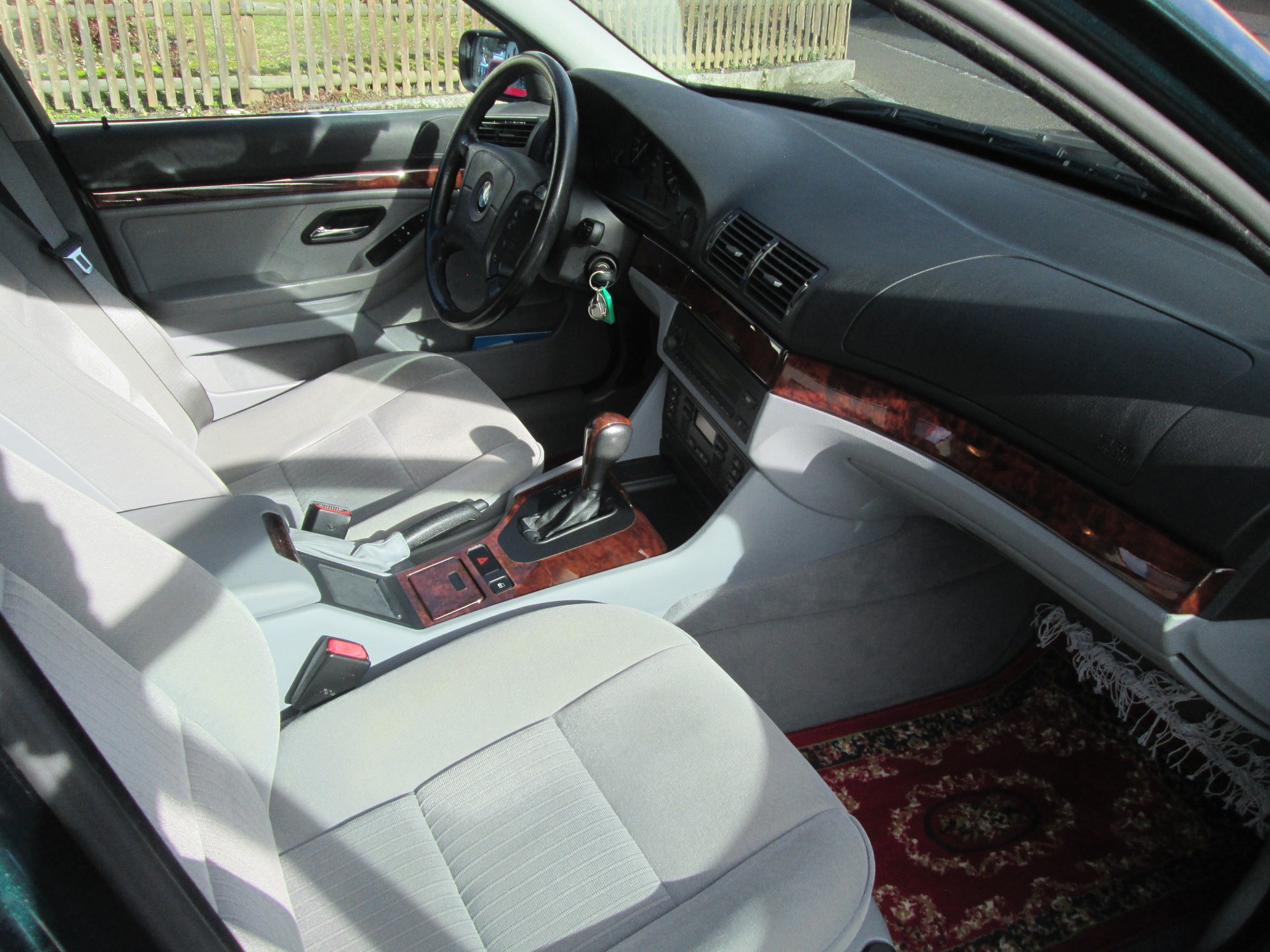BMW 523i-image-12
