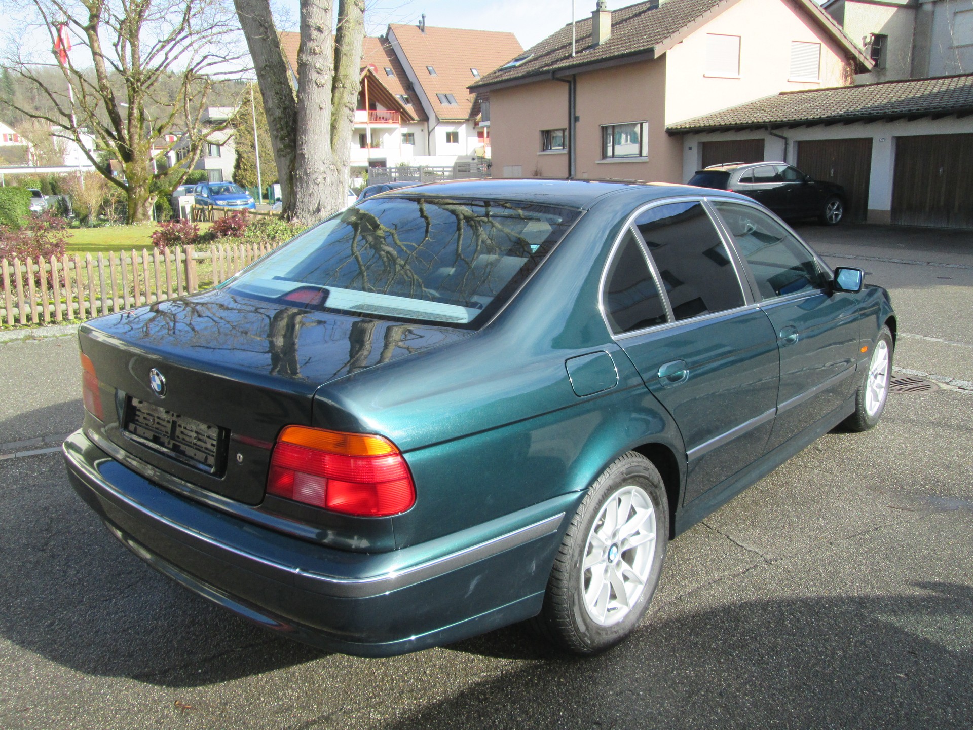BMW 523i-image-4