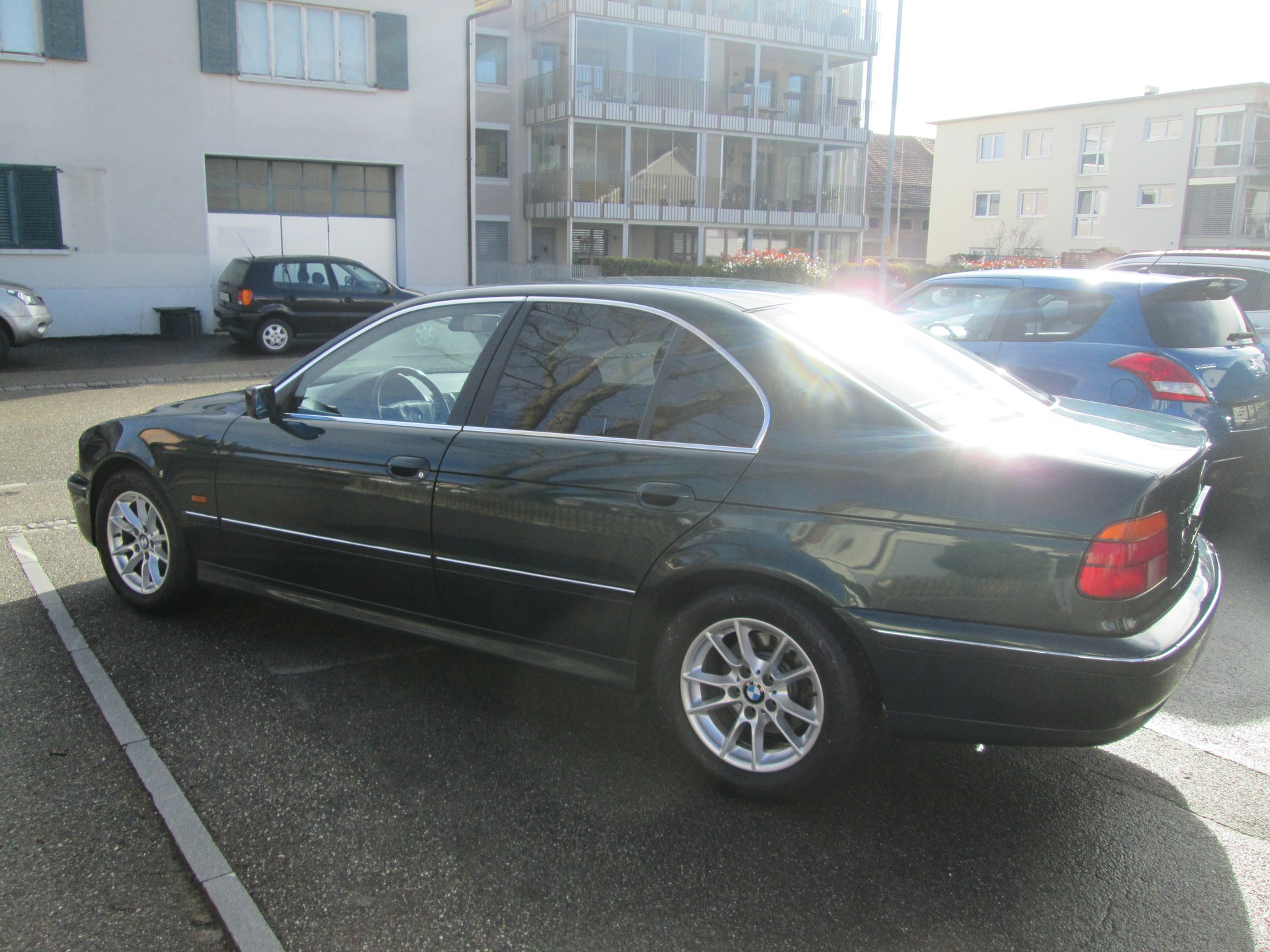 BMW 523i-image-2
