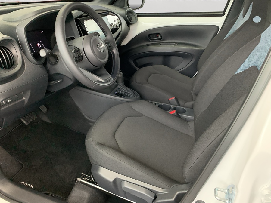 TOYOTA Aygo X 1.5 Comfort e-CVT-image-6