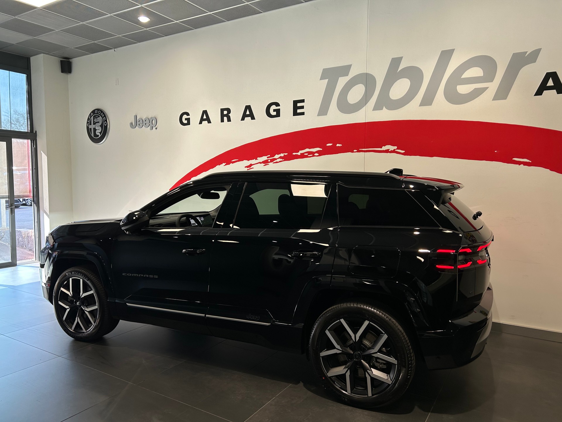 JEEP Compass Elektro 74kWh First Edition-image-14