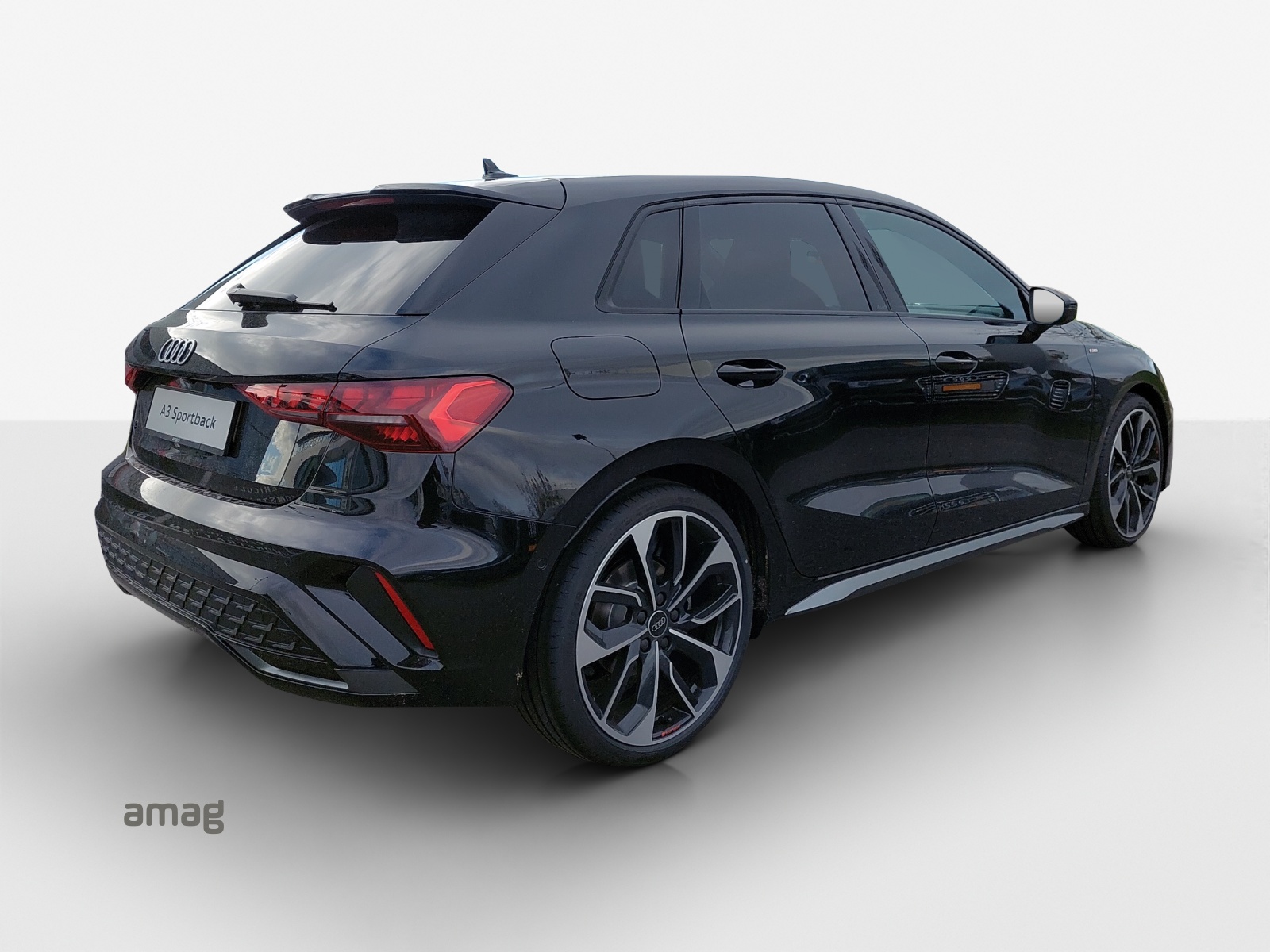 AUDI A3 Sportback TFSI 110 kW S line Attraction S tronic-image-4