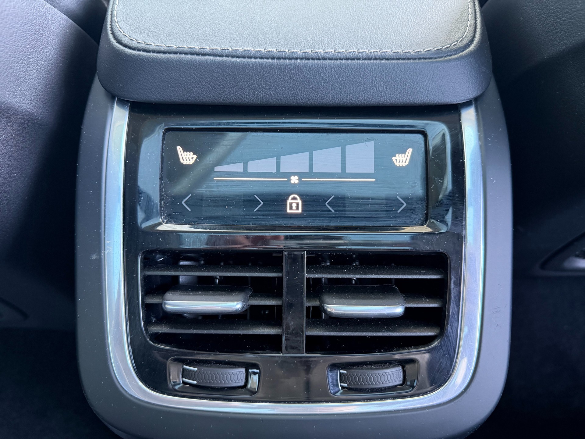 VOLVO XC90 T8 eAWD Ultimate Bright Geartronic-image-9