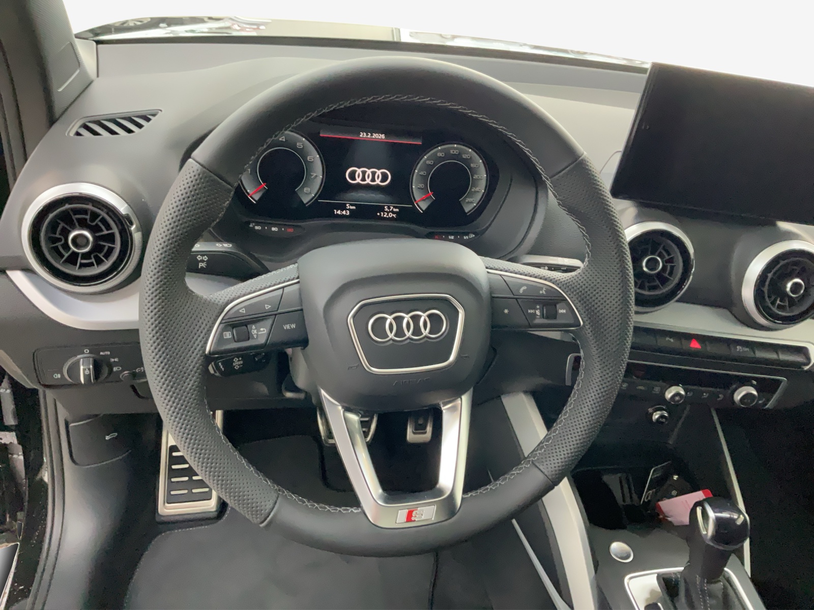 AUDI Q2 35 TFSI advanced S-tronic-image-9