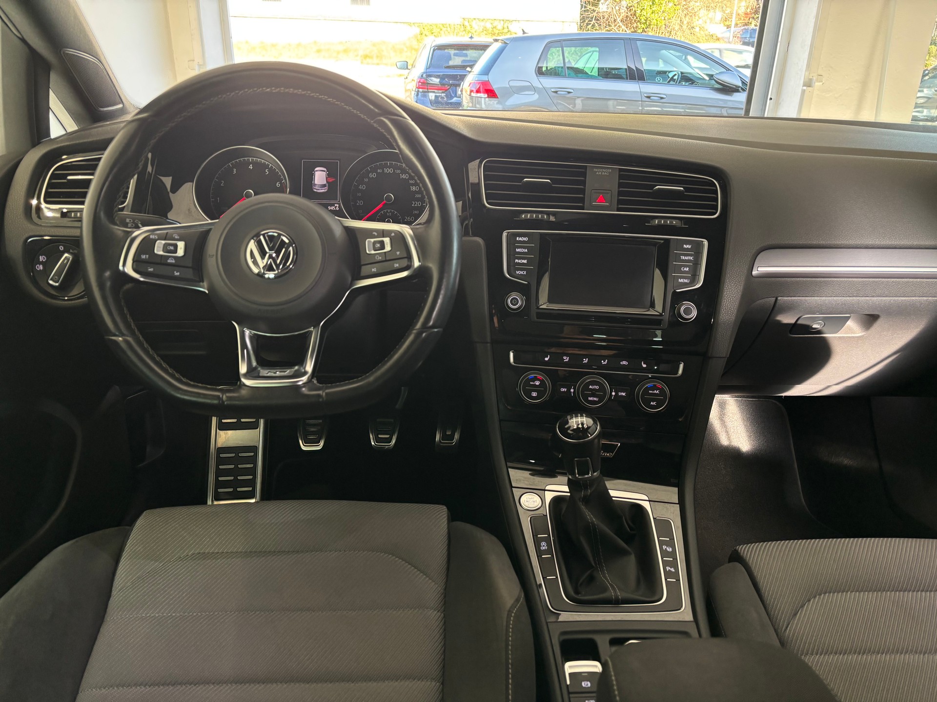 VW Golf 1.4 TSI Cup R-Line-image-9