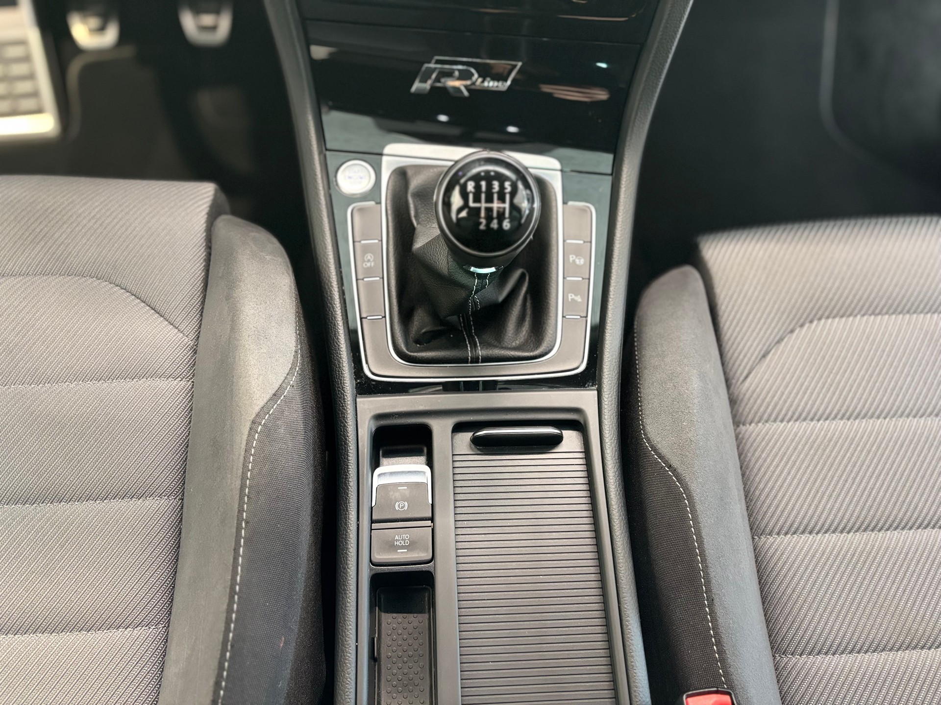 VW Golf 1.4 TSI Cup R-Line-image-15