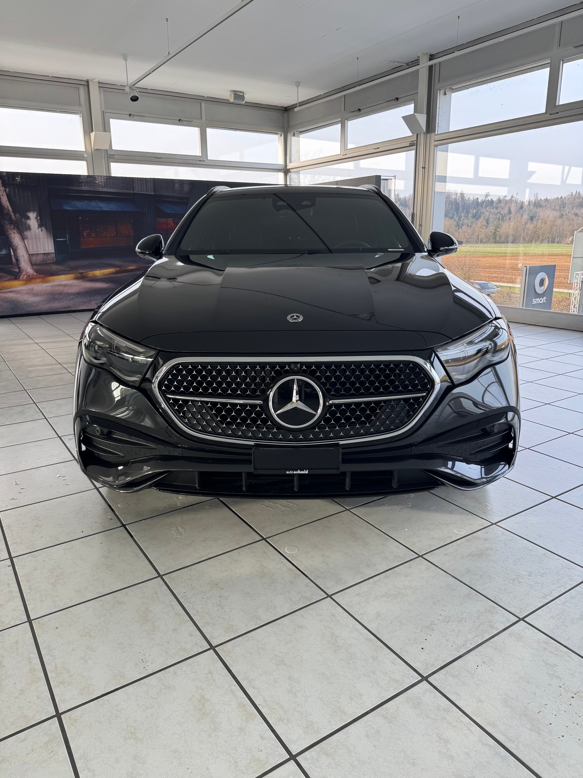 MERCEDES-BENZ E 220 d T 4Matic-image-1