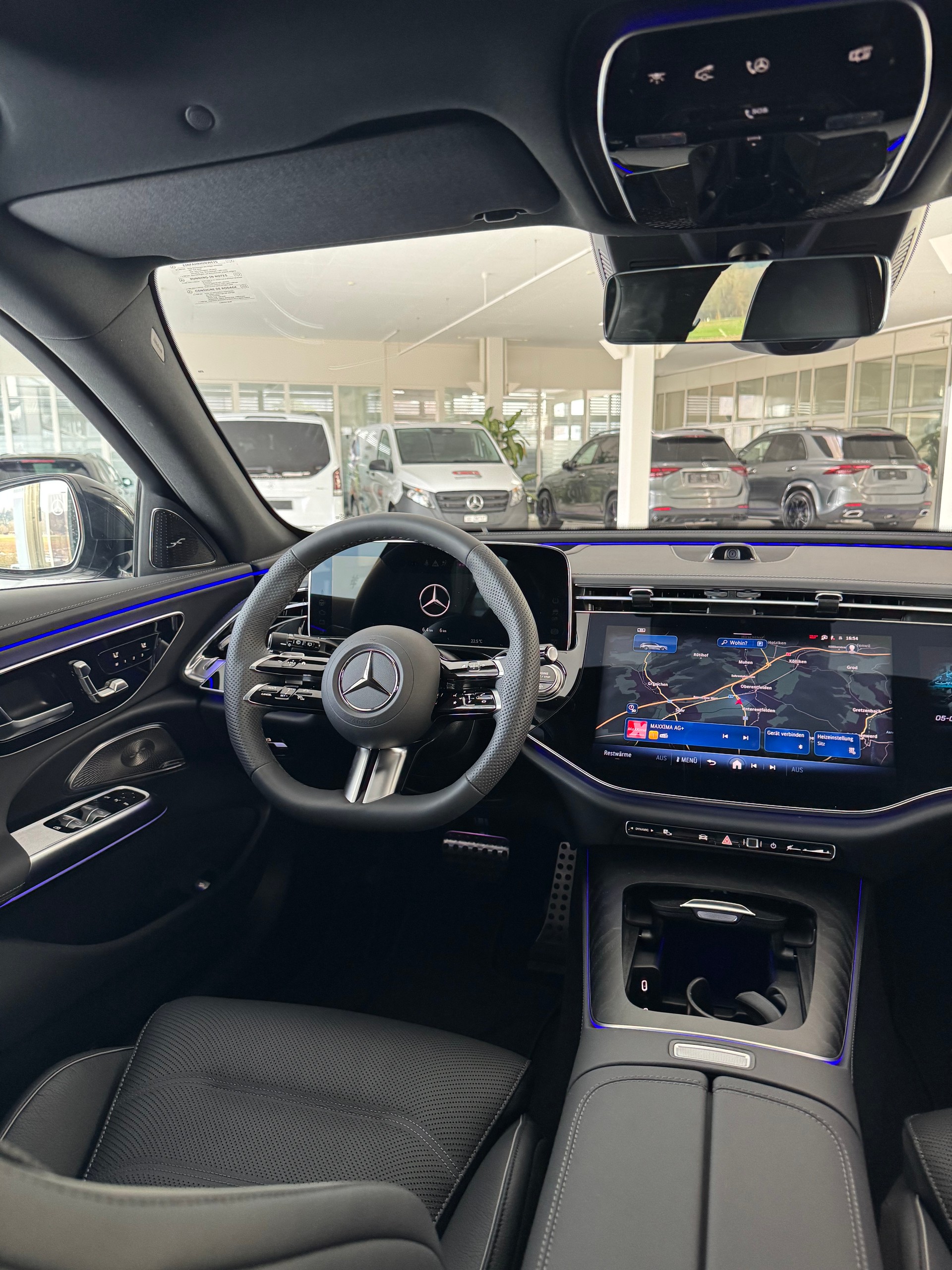 MERCEDES-BENZ E 220 d T 4Matic-image-12