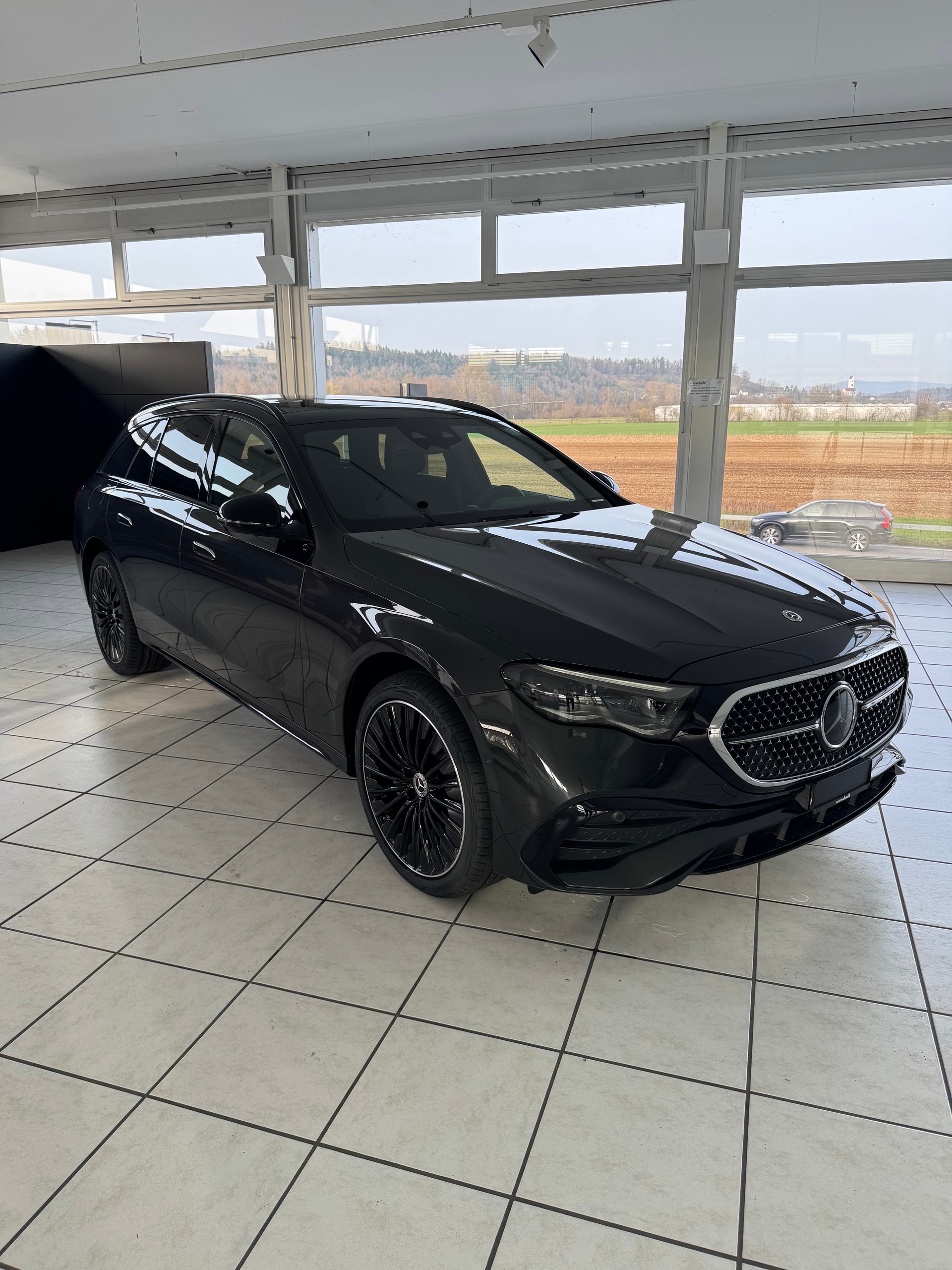 MERCEDES-BENZ E 220 d T 4Matic-image-0