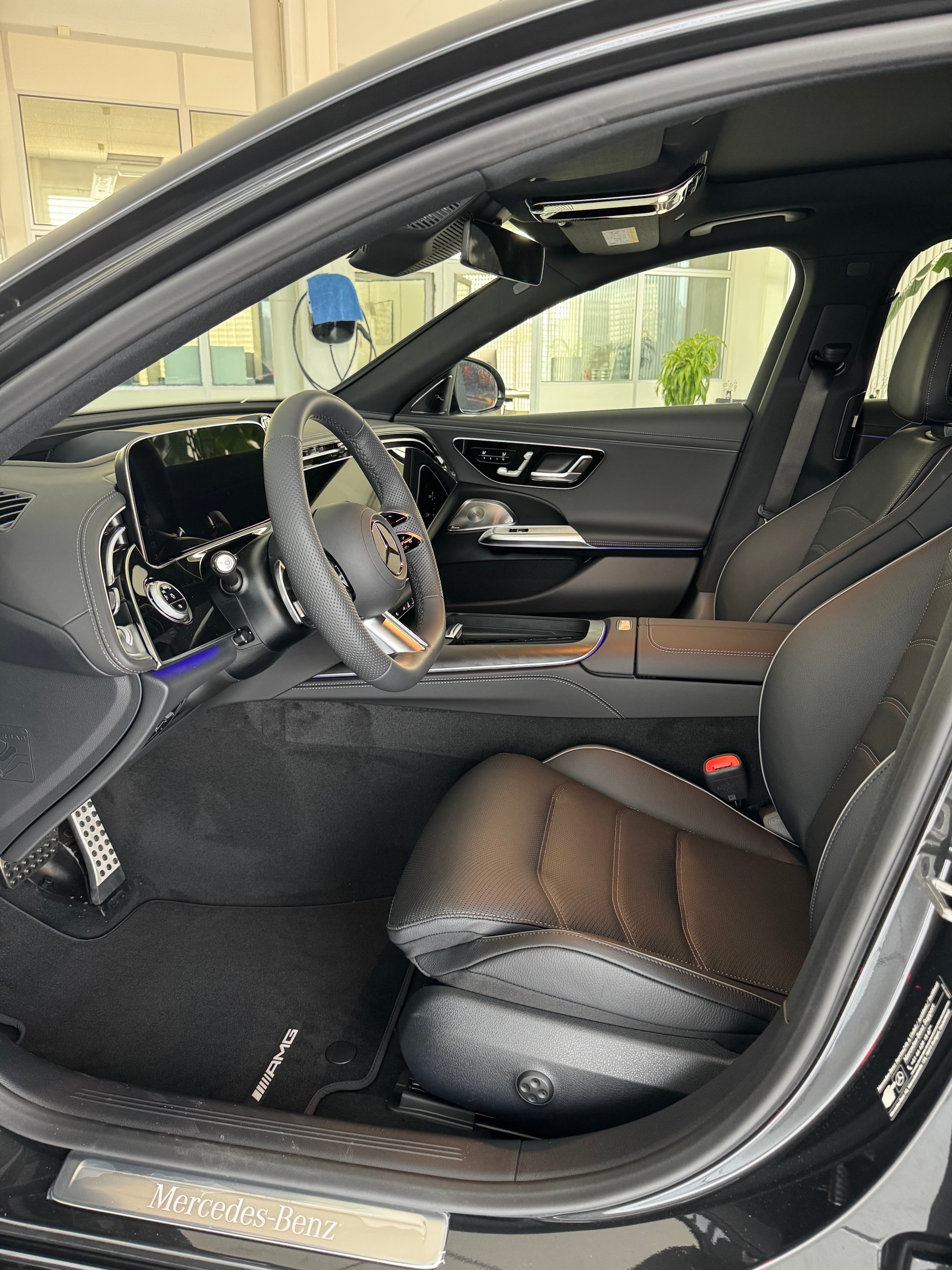 MERCEDES-BENZ E 220 d T 4Matic-image-6