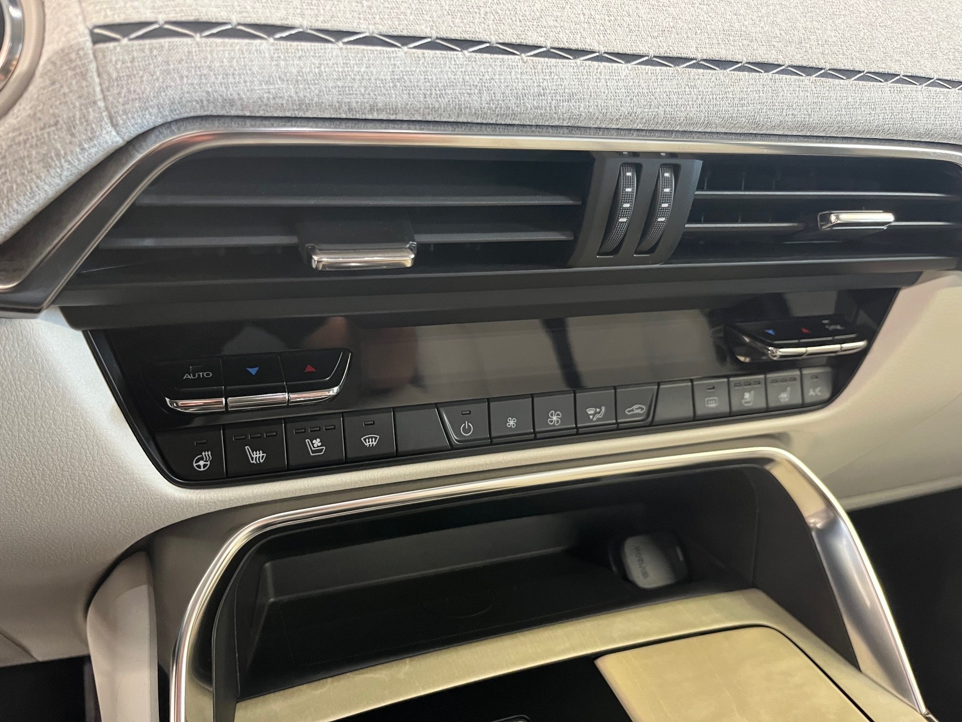 MAZDA CX-60 e-Skyactiv PHEV 327 AWD Takumi-image-11