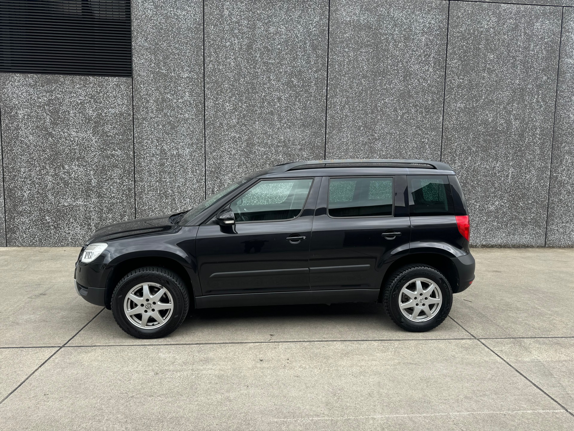 SKODA Yeti 2.0 TDI Elegance 4x4 DSG-showroom-element-3