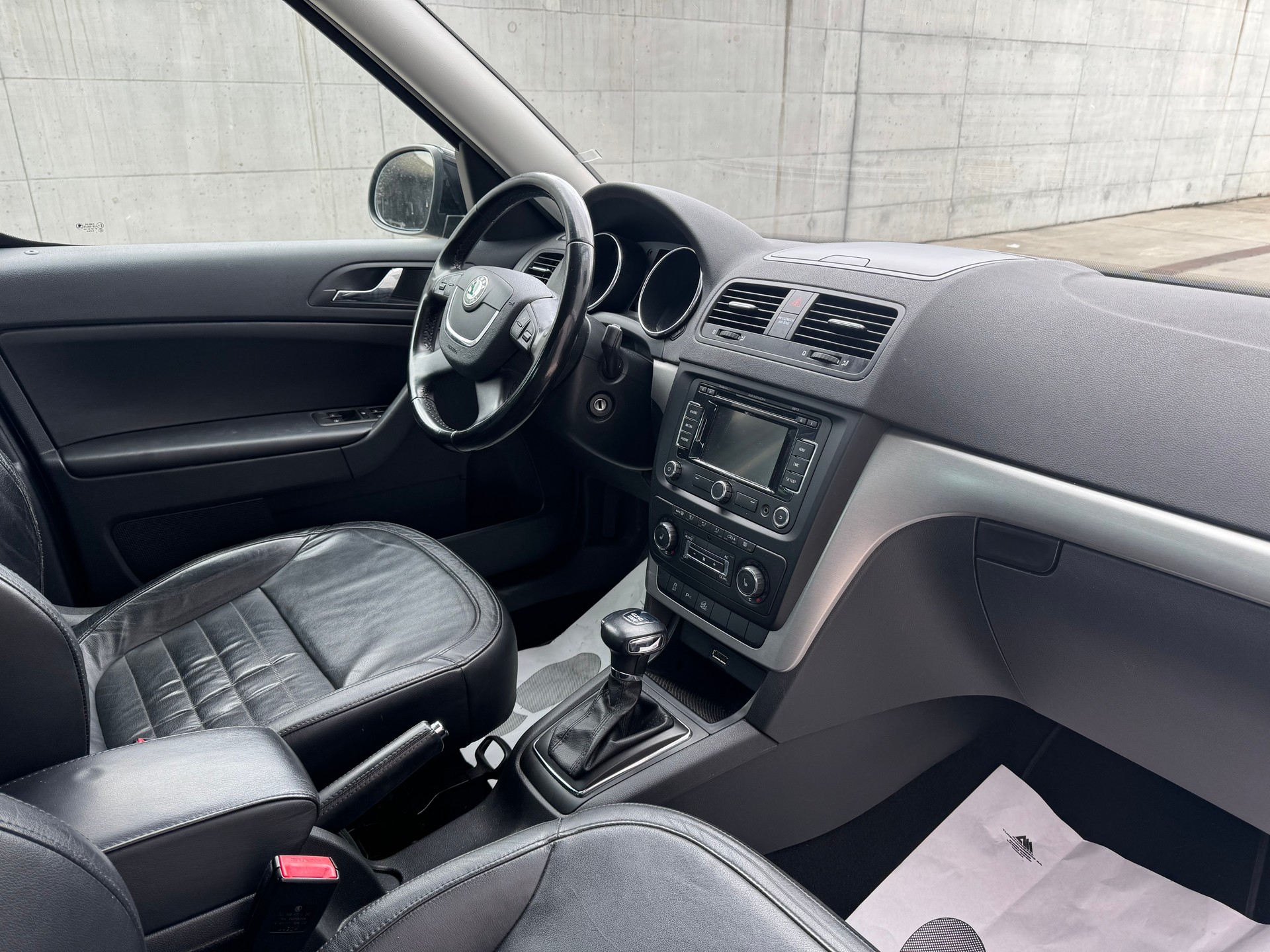 SKODA Yeti 2.0 TDI Elegance 4x4 DSG-image-11