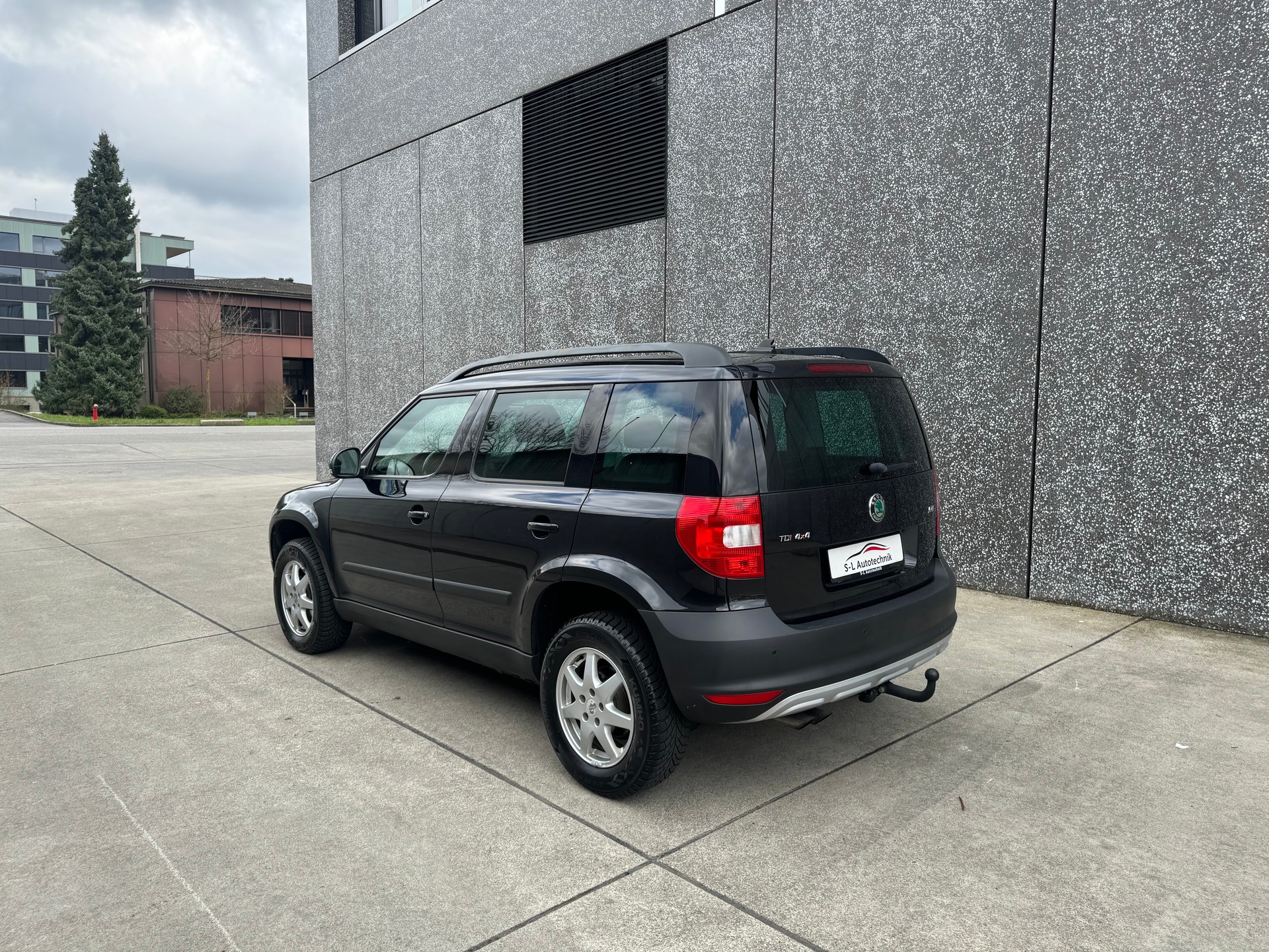SKODA Yeti 2.0 TDI Elegance 4x4 DSG-image-4