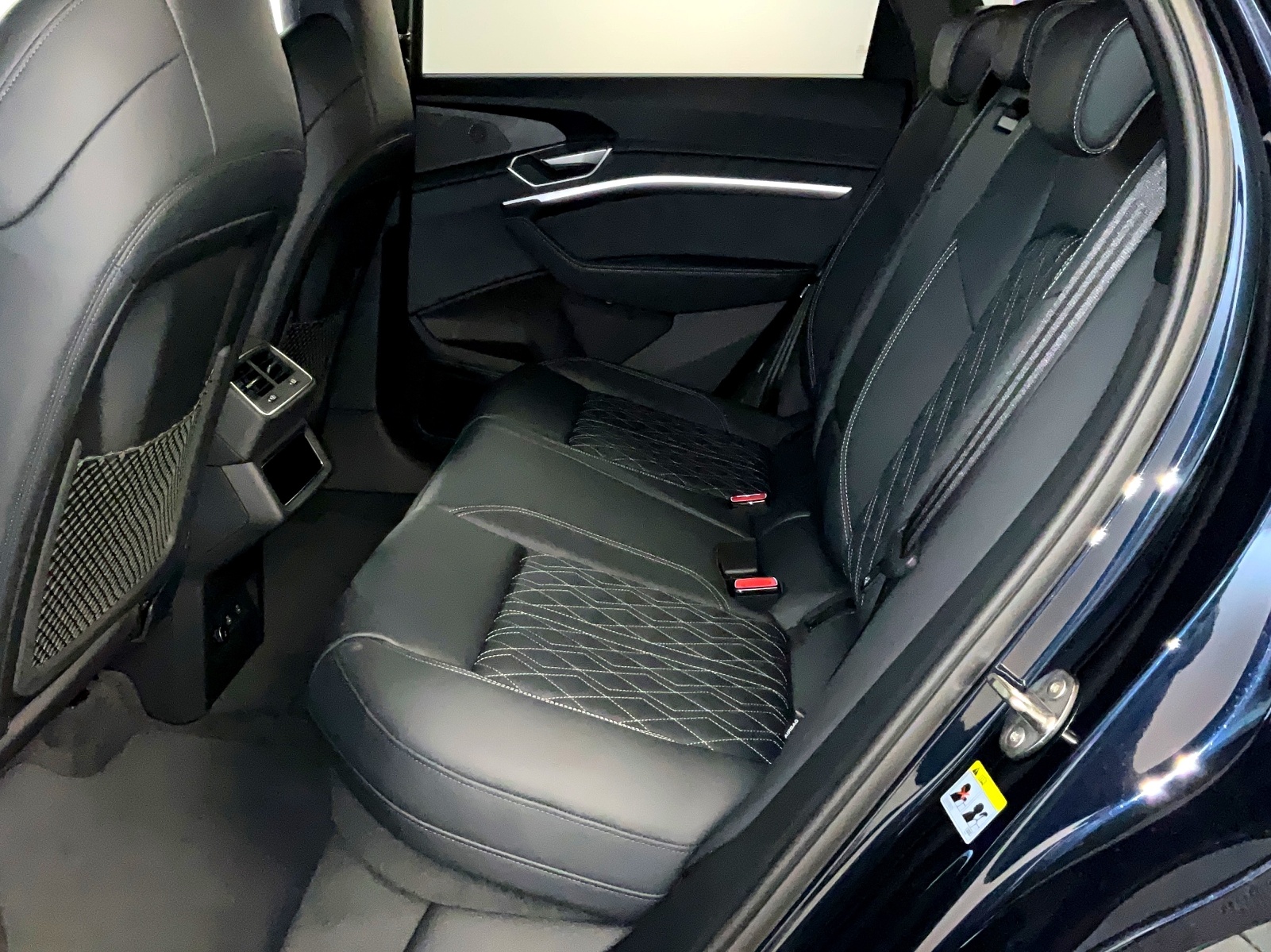 AUDI e-tron S Sportback quattro-image-11