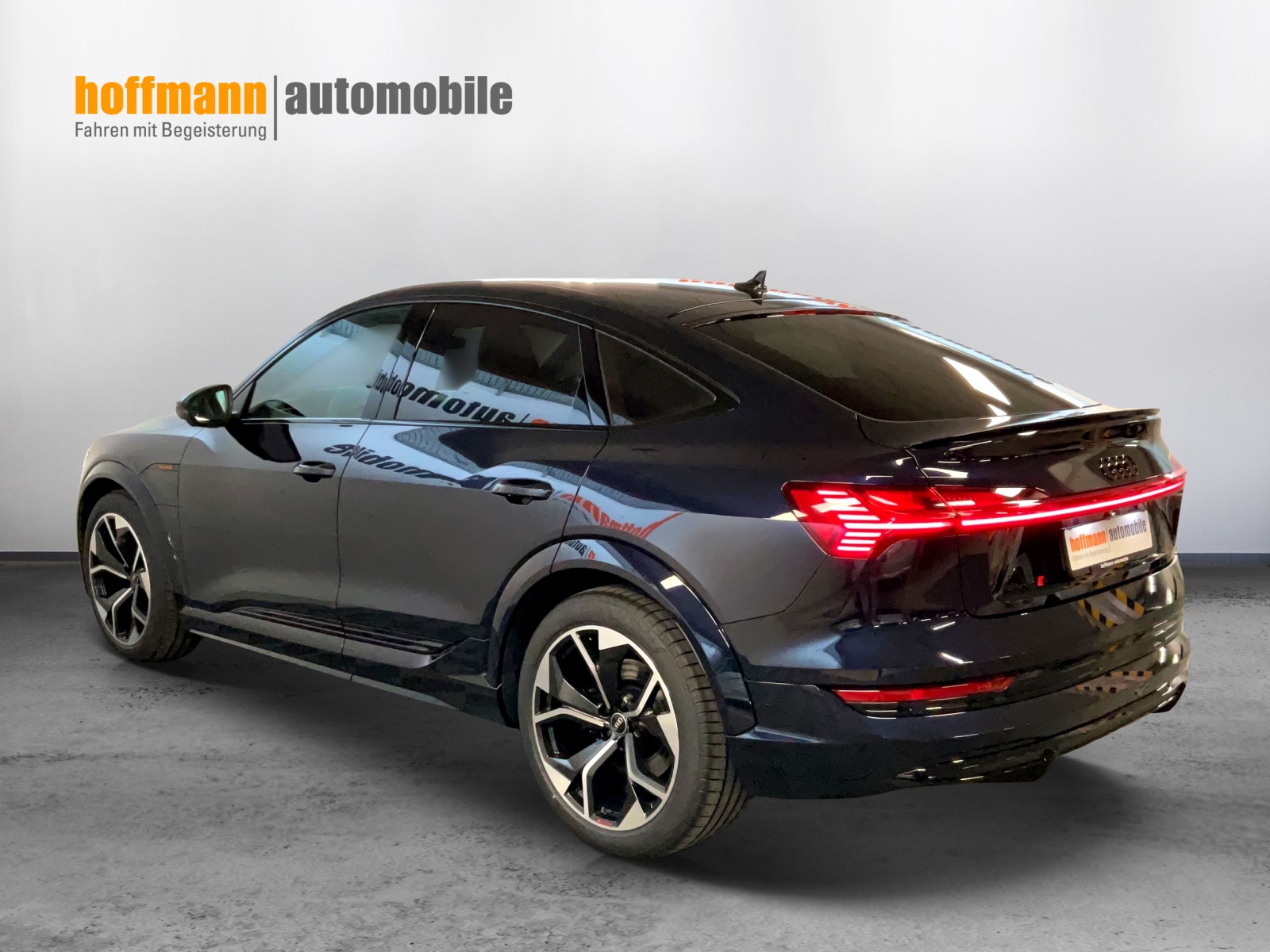 AUDI e-tron S Sportback quattro-image-5