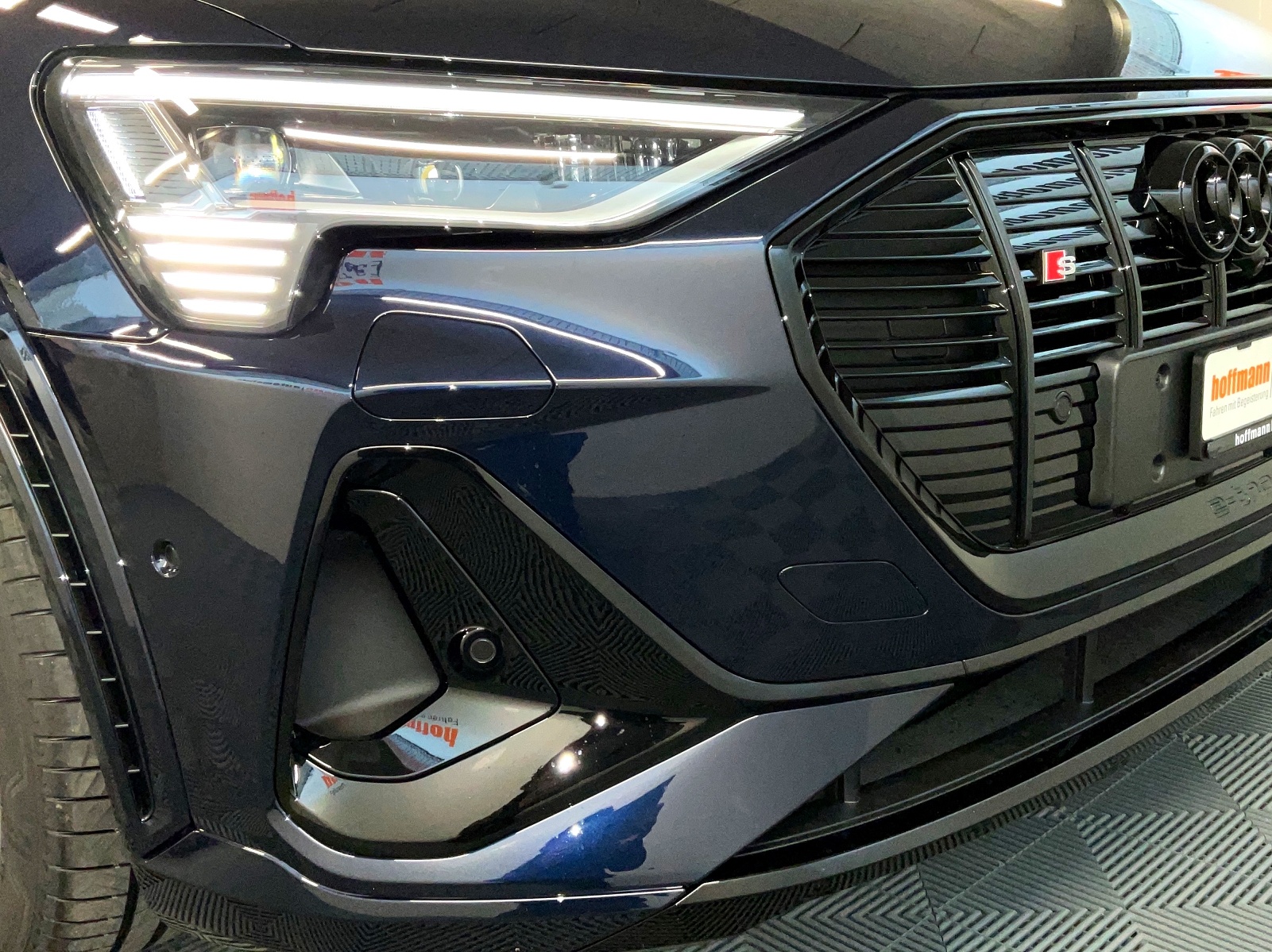 AUDI e-tron S Sportback quattro-image-15