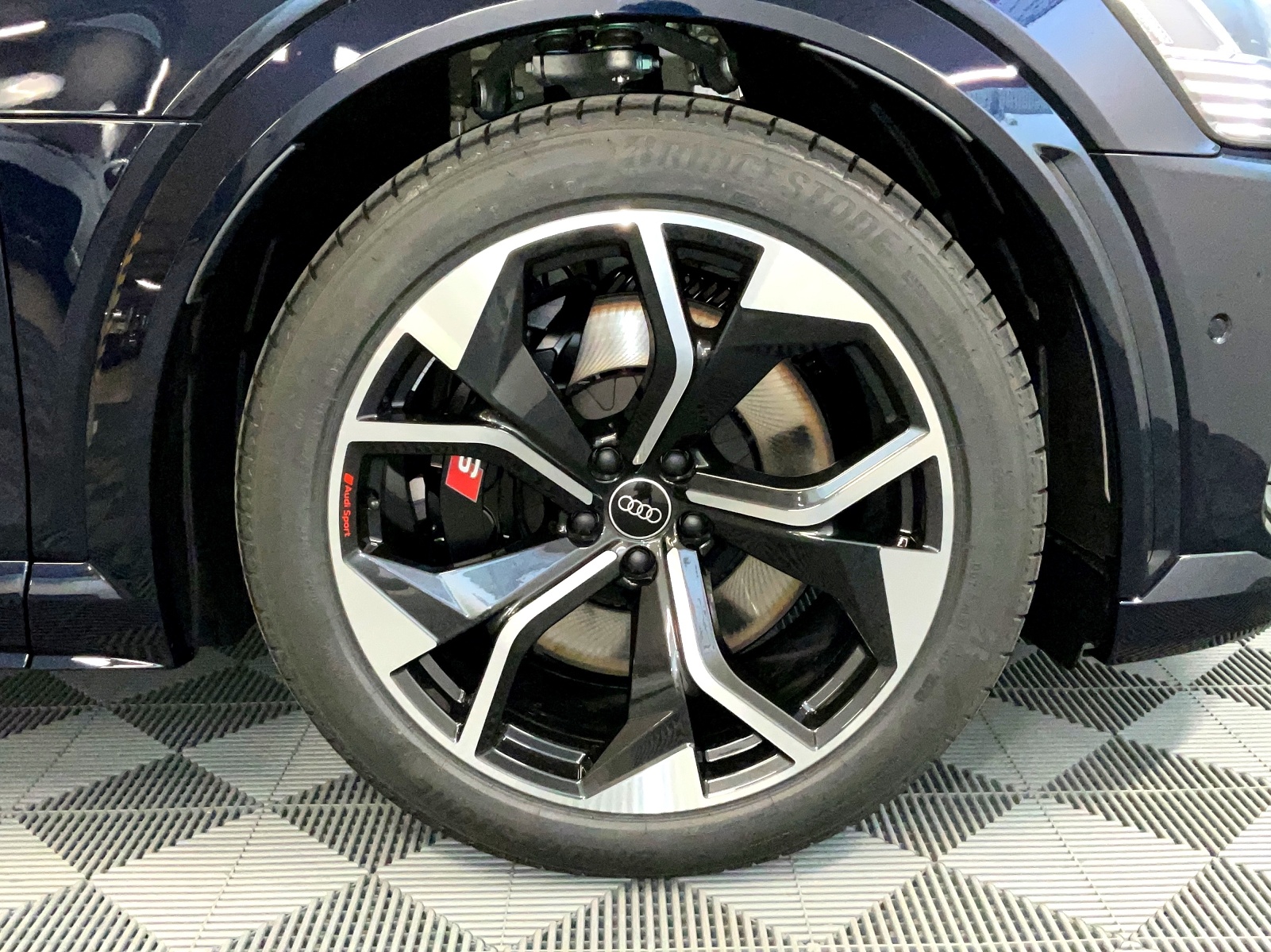 AUDI e-tron S Sportback quattro-image-13