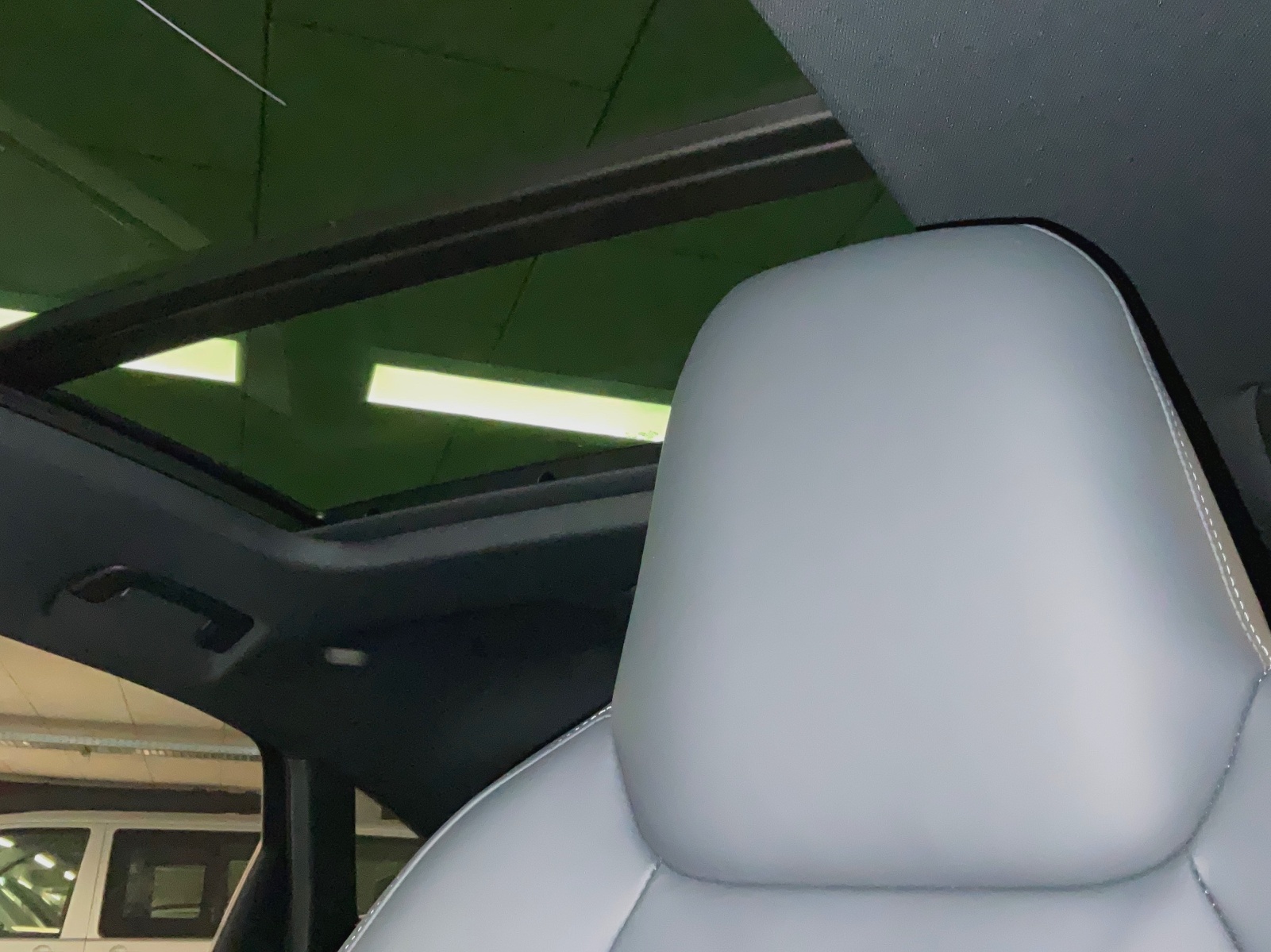 AUDI e-tron S Sportback quattro-image-16
