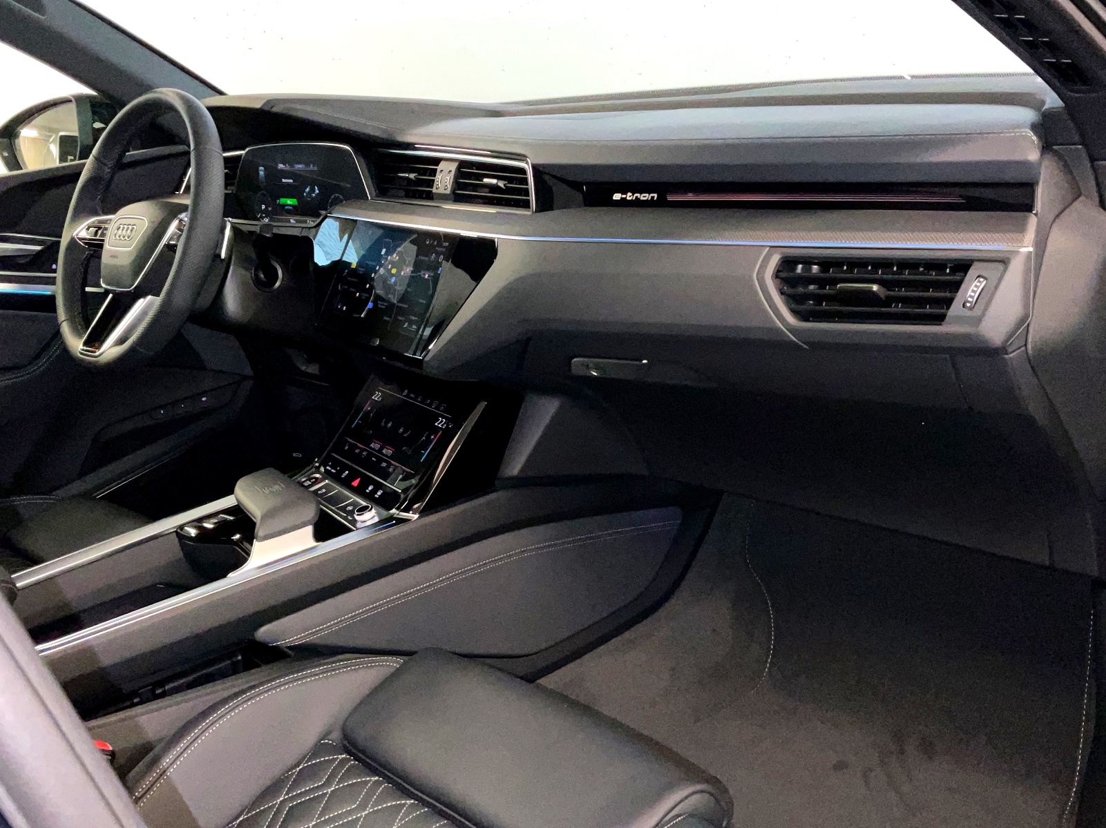 AUDI e-tron S Sportback quattro-image-14