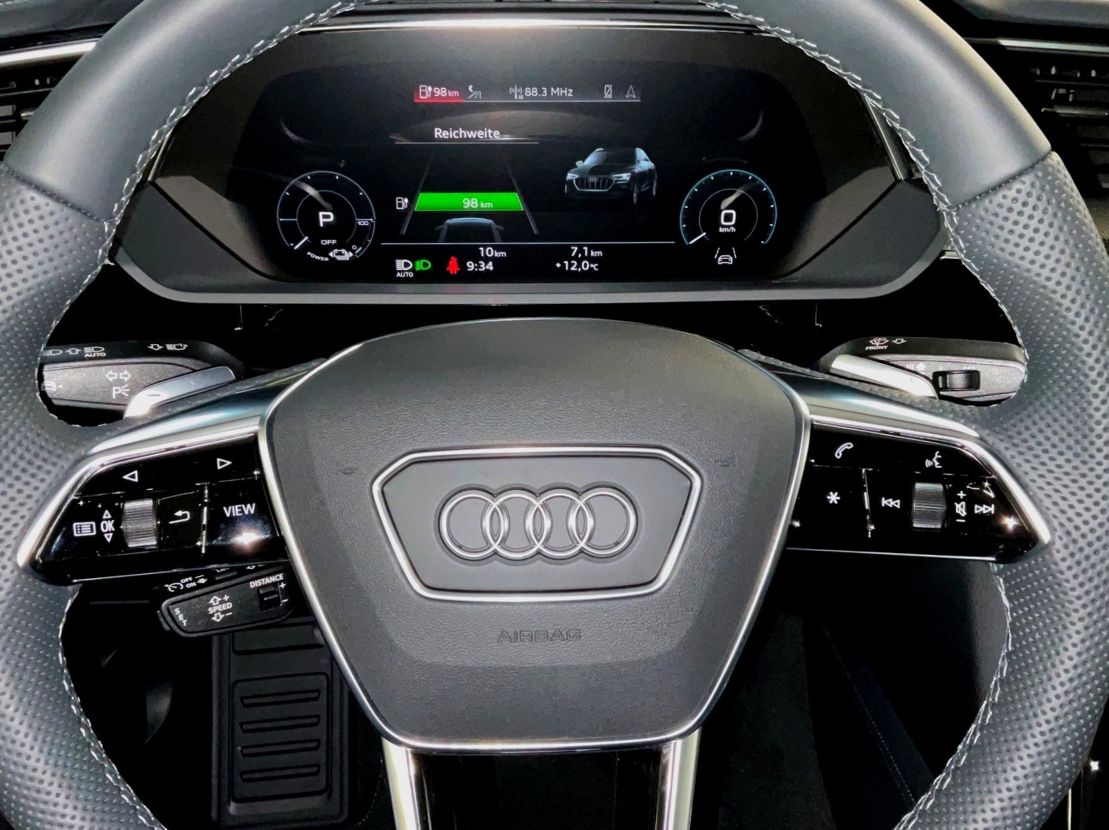 AUDI e-tron S Sportback quattro-image-8