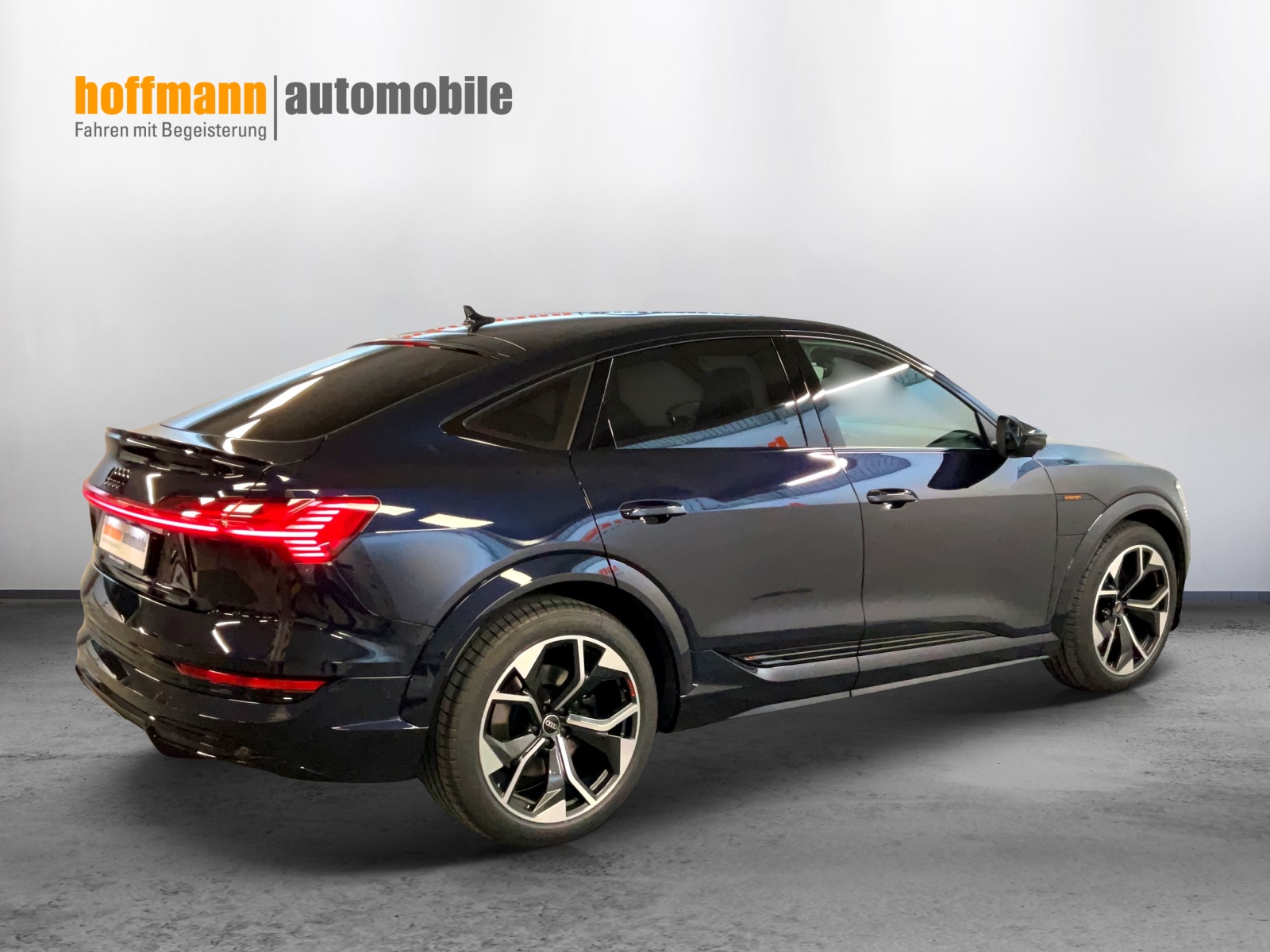 AUDI e-tron S Sportback quattro-image-3