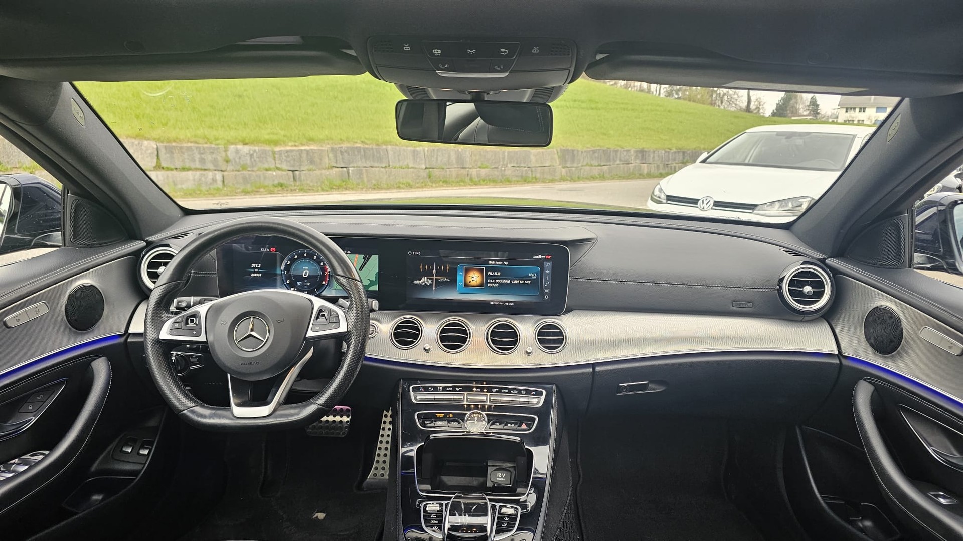 MERCEDES-BENZ E 250 AMG Line 9G-Tronic-image-10