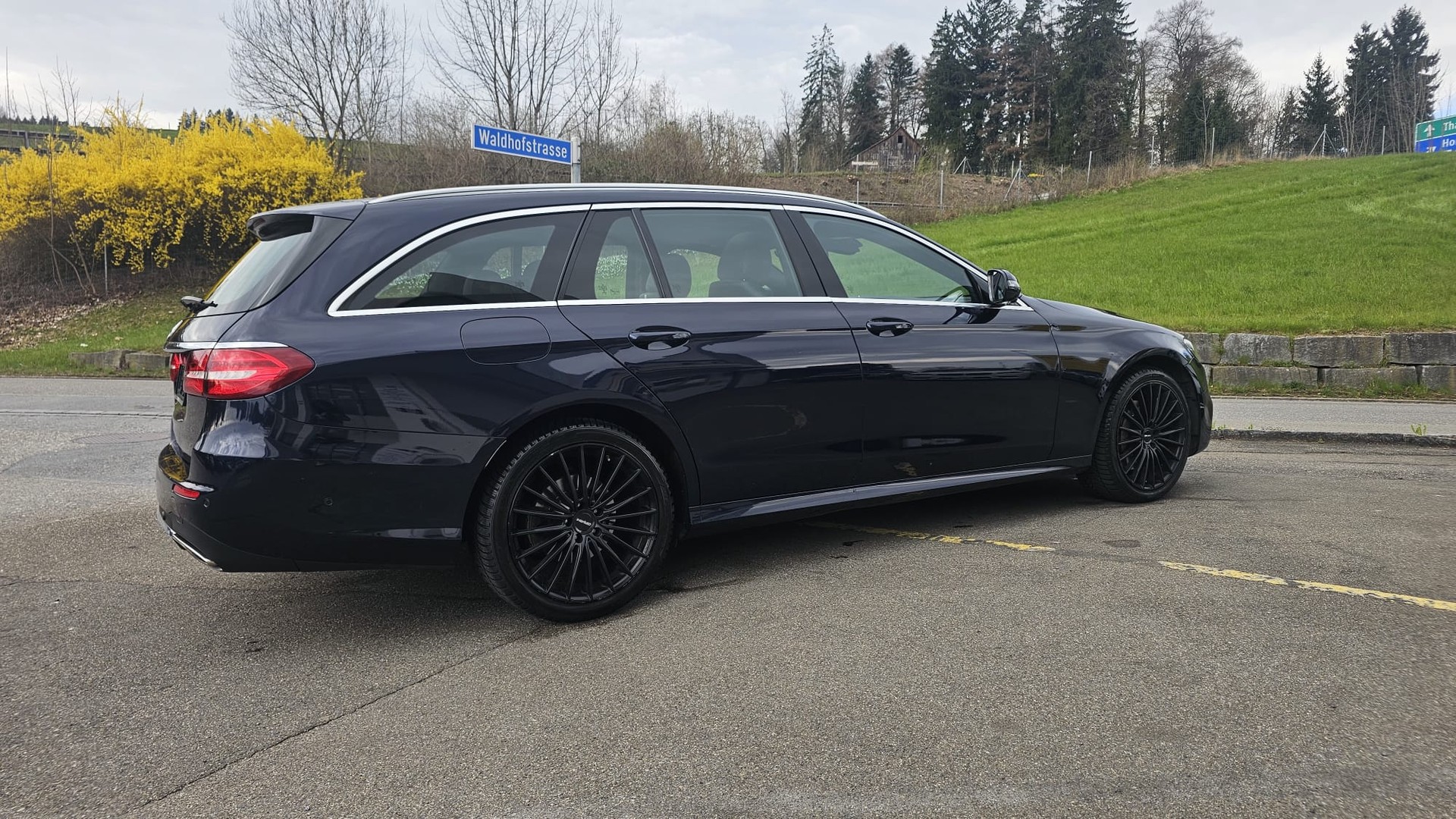 MERCEDES-BENZ E 250 AMG Line 9G-Tronic-image-2