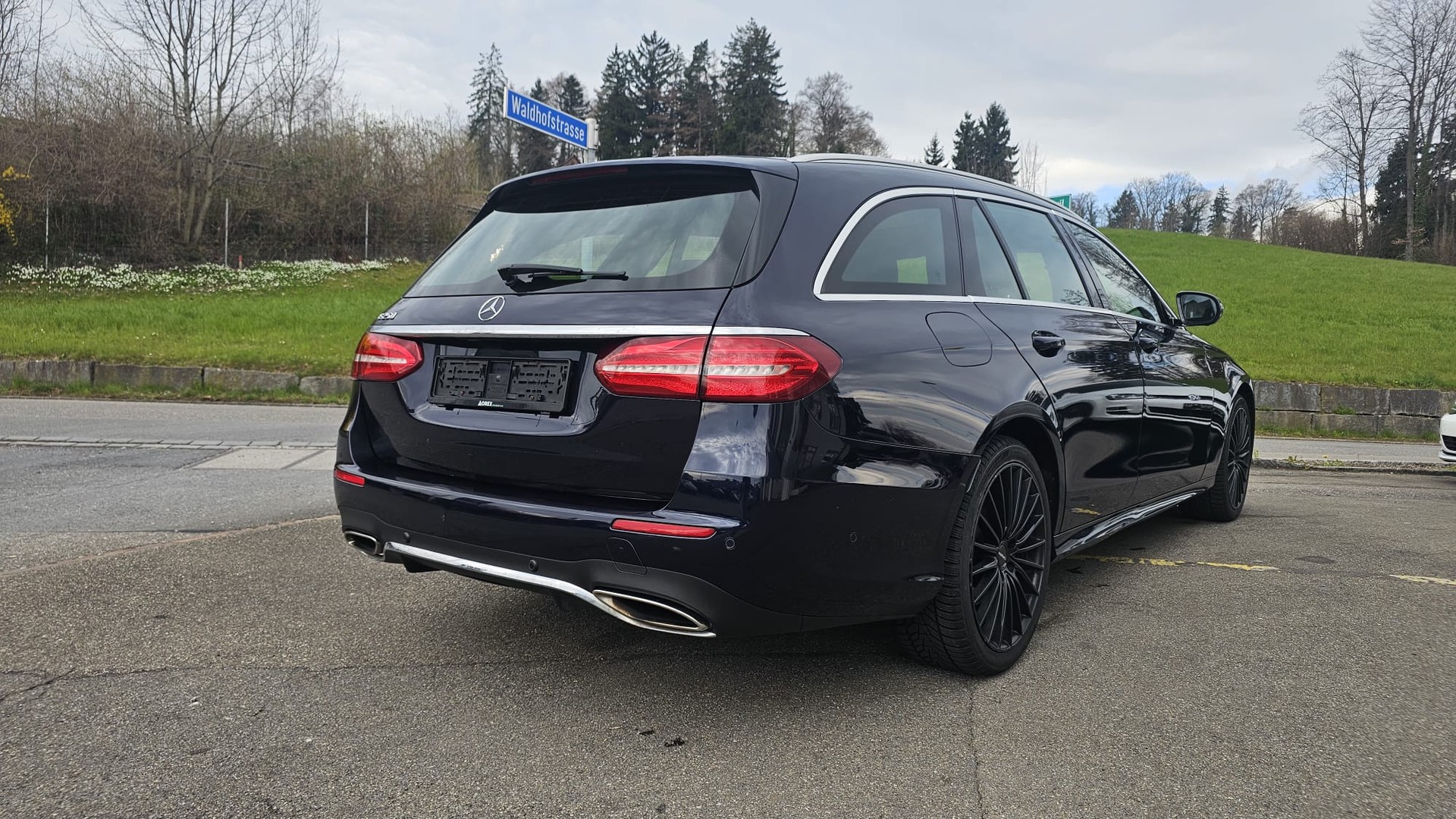 MERCEDES-BENZ E 250 AMG Line 9G-Tronic-image-4