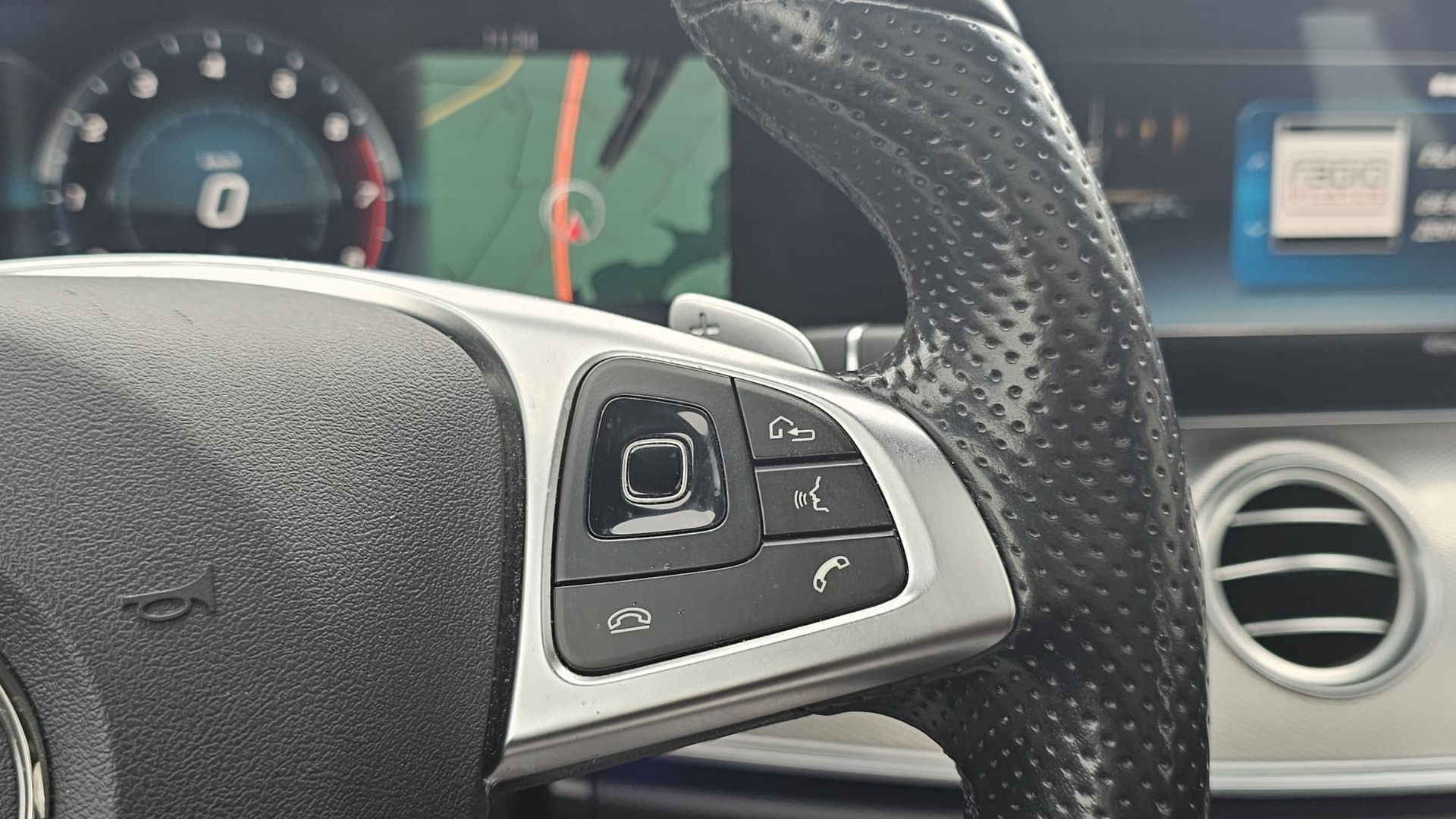 MERCEDES-BENZ E 250 AMG Line 9G-Tronic-image-14