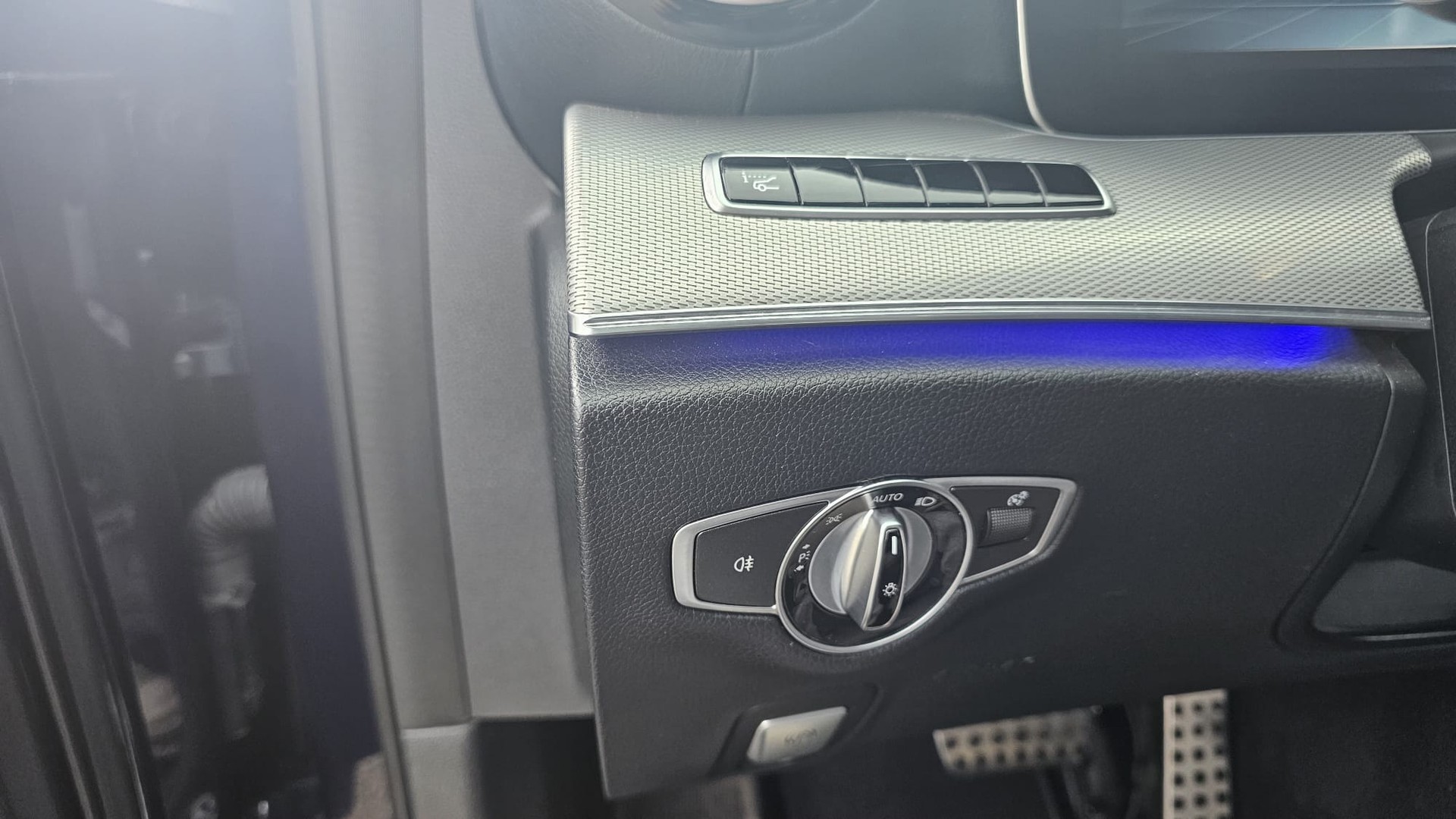 MERCEDES-BENZ E 250 AMG Line 9G-Tronic-image-12